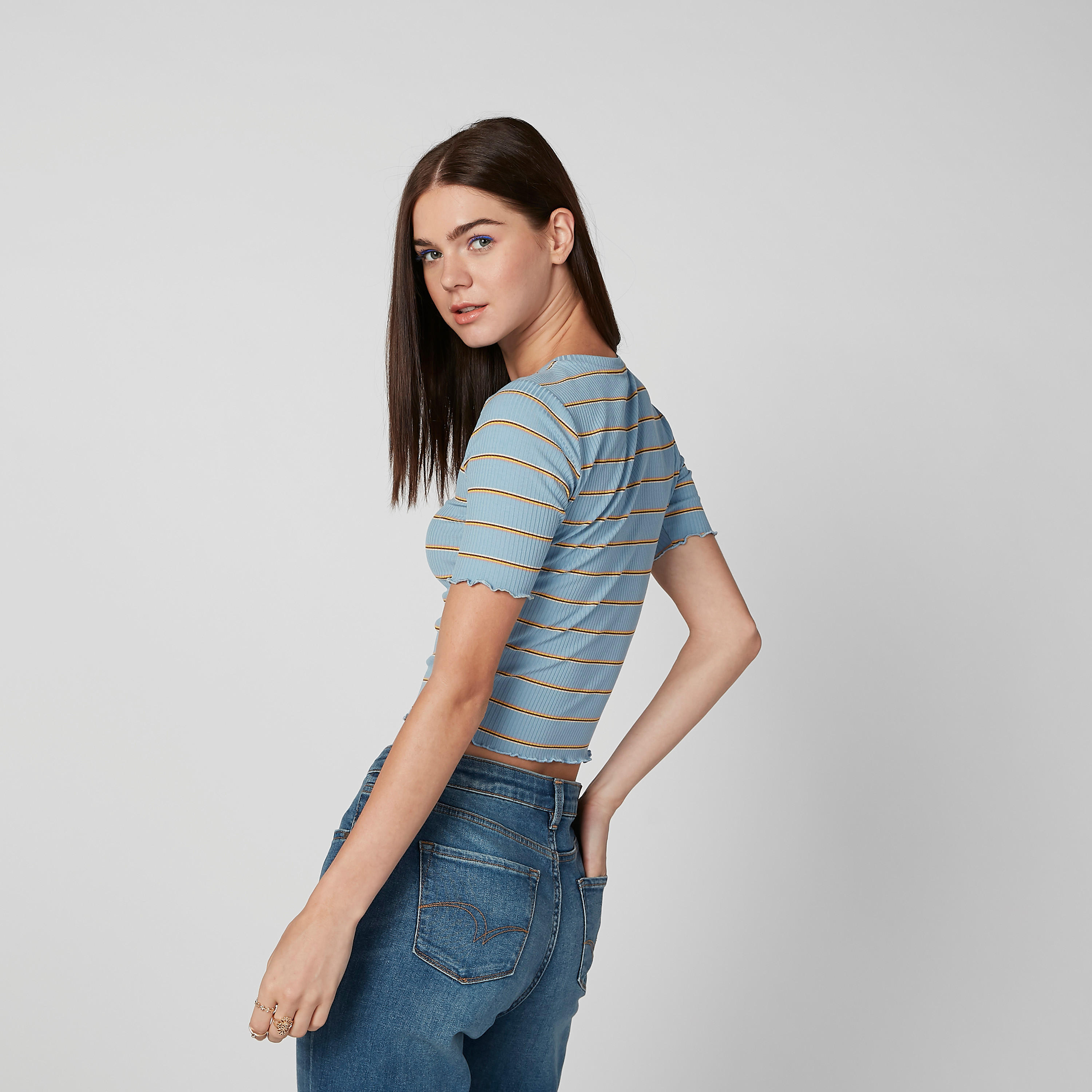 تيشيرت قصير مقلّم بياقة مستديرة وأكمام قصيرة-women-clothing-tshirts-image-3