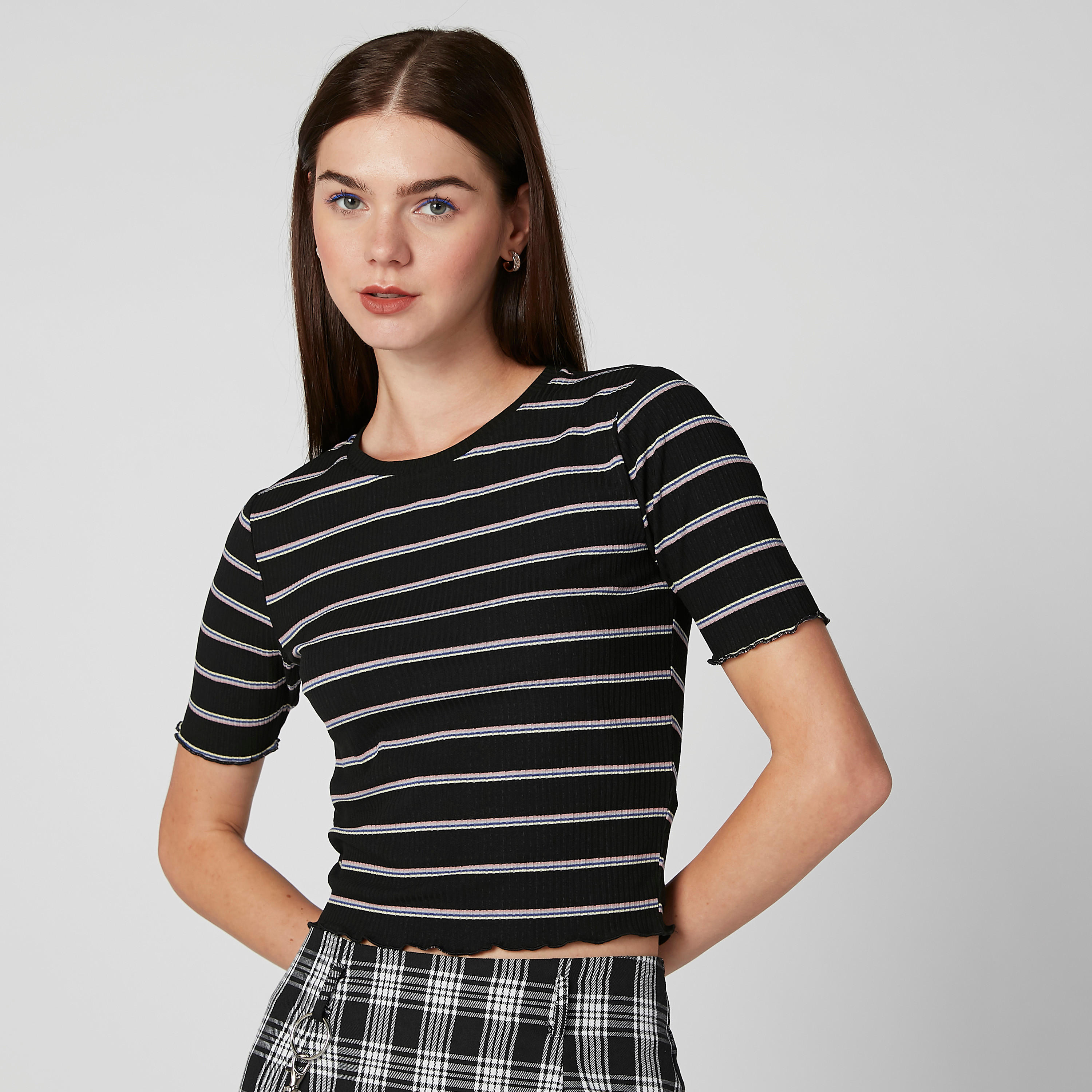 تيشيرت قصير مقلّم بياقة مستديرة وأكمام قصيرة-women-clothing-tshirts-image-3