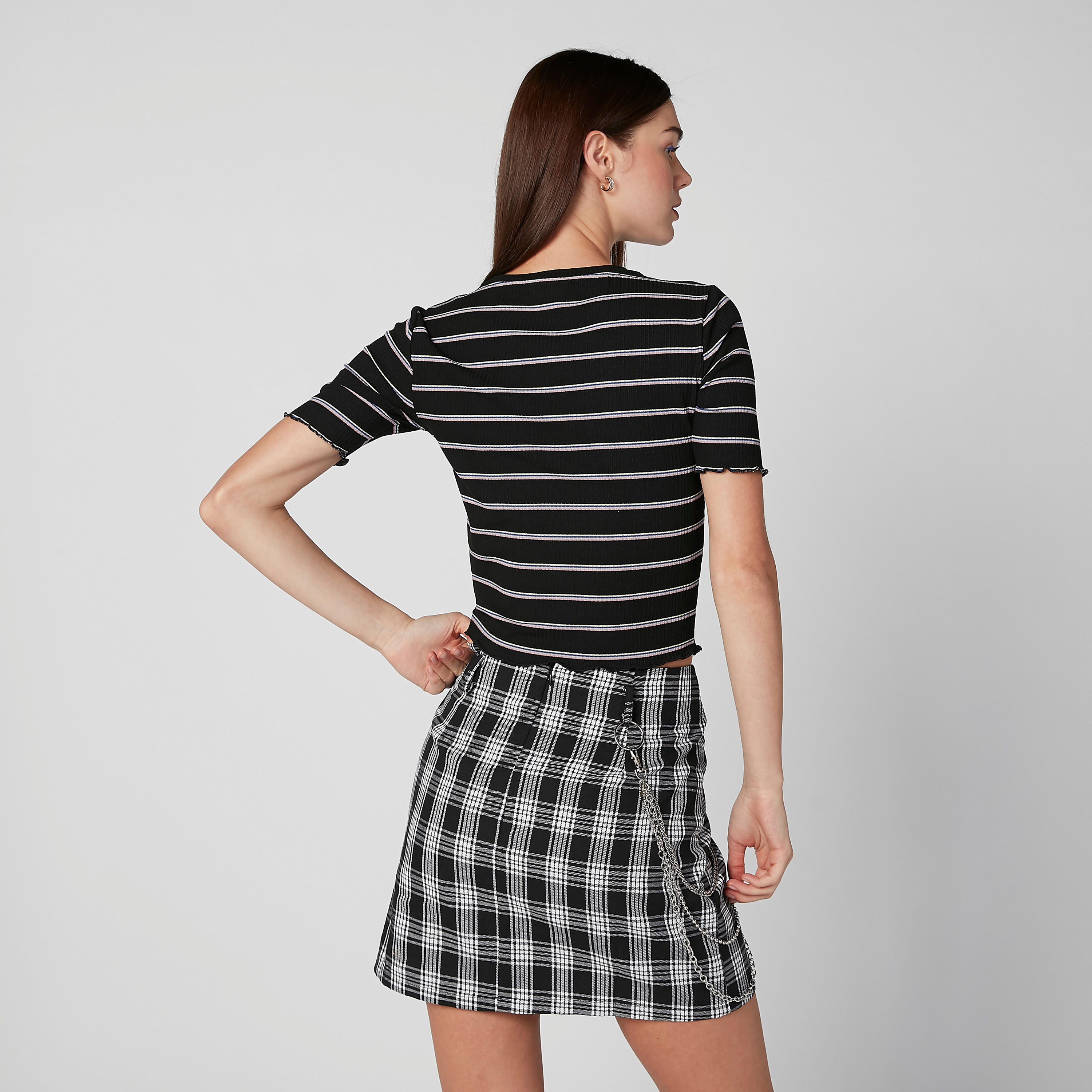 تيشيرت قصير مقلّم بياقة مستديرة وأكمام قصيرة-women-clothing-tshirts-image-4