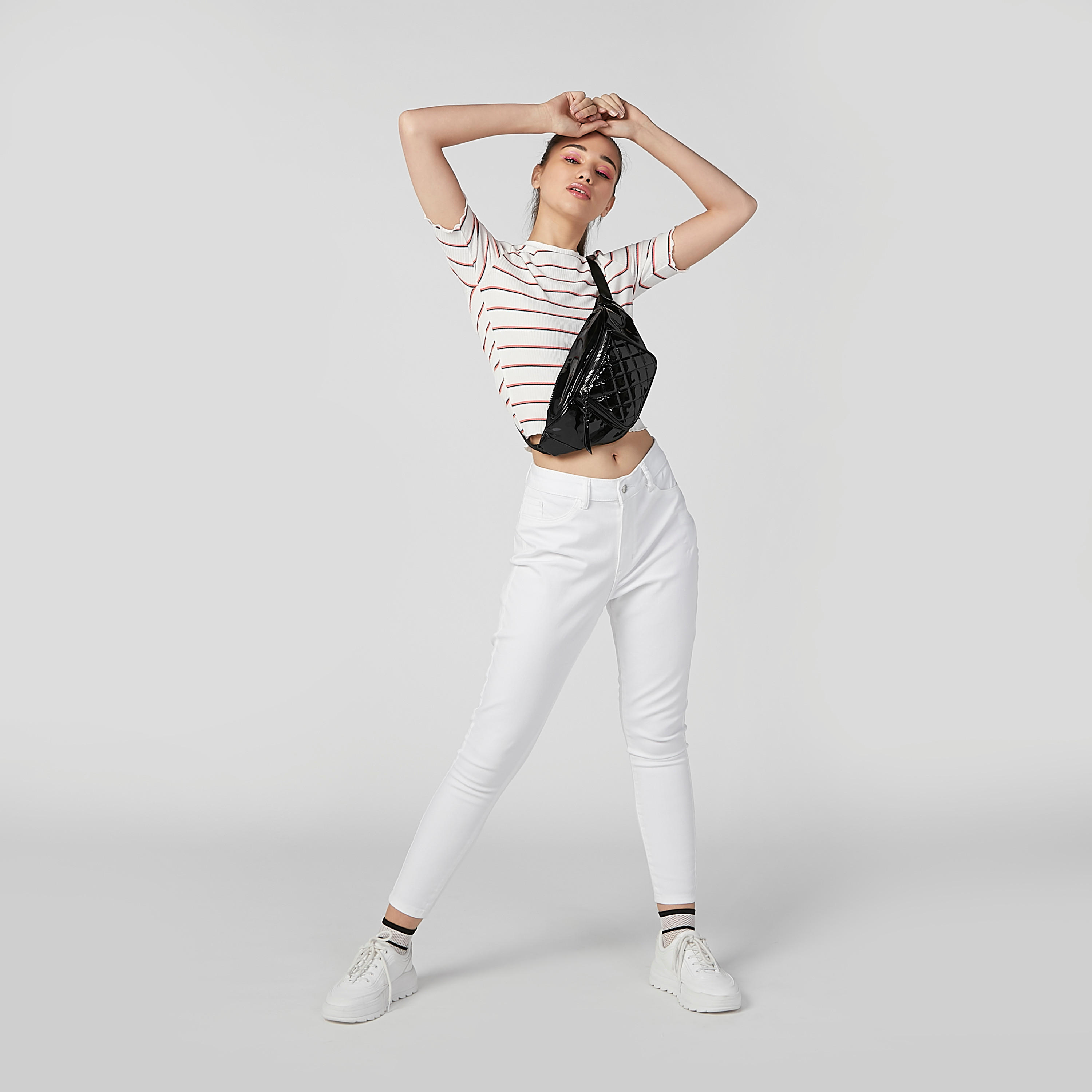 تيشيرت قصير مقلّم بياقة مستديرة وأكمام قصيرة-women-clothing-tshirts-image-3