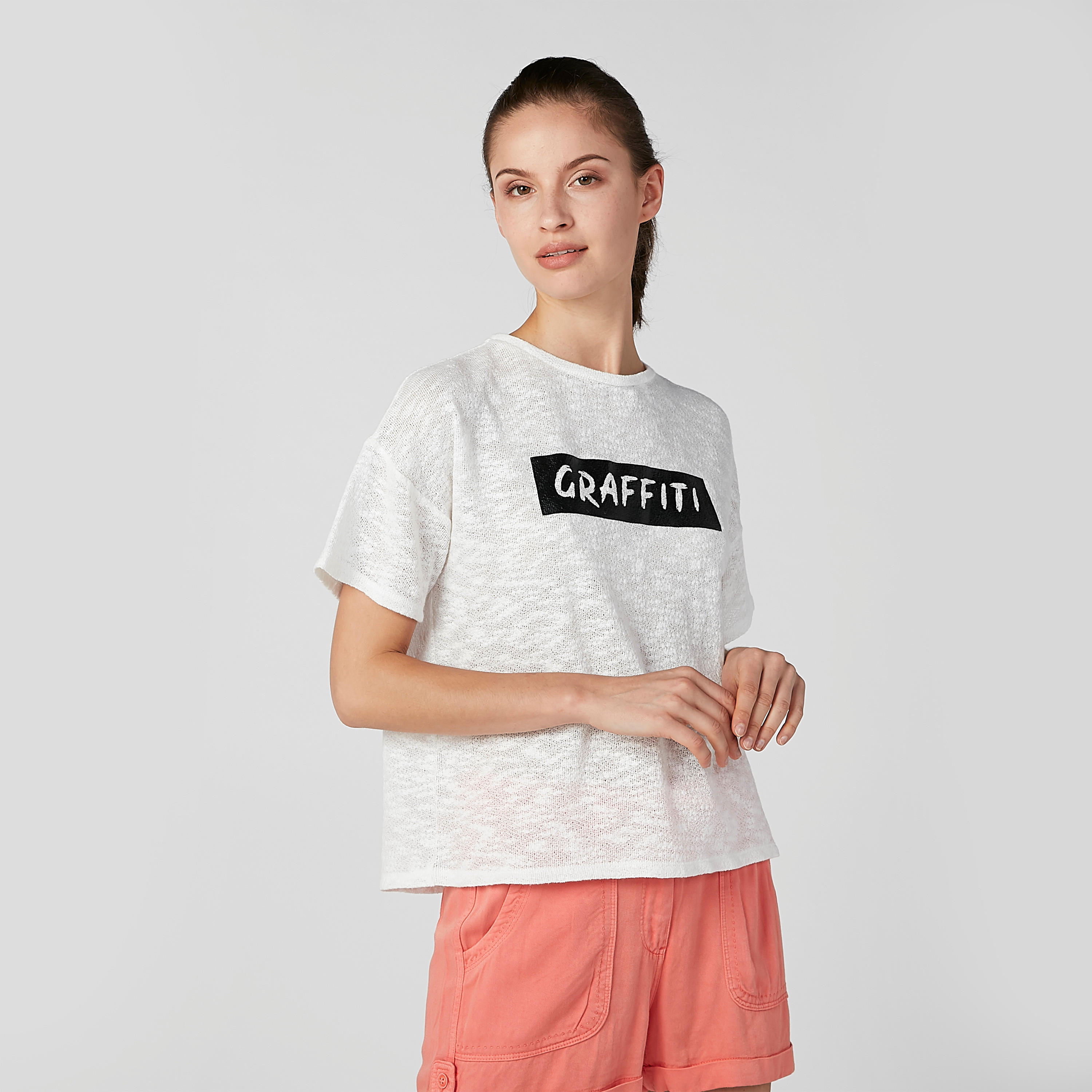 تيشيرت بياقة مستديرة وأكتاف منسدلة وطبعات-women-clothing-tshirts-image-1