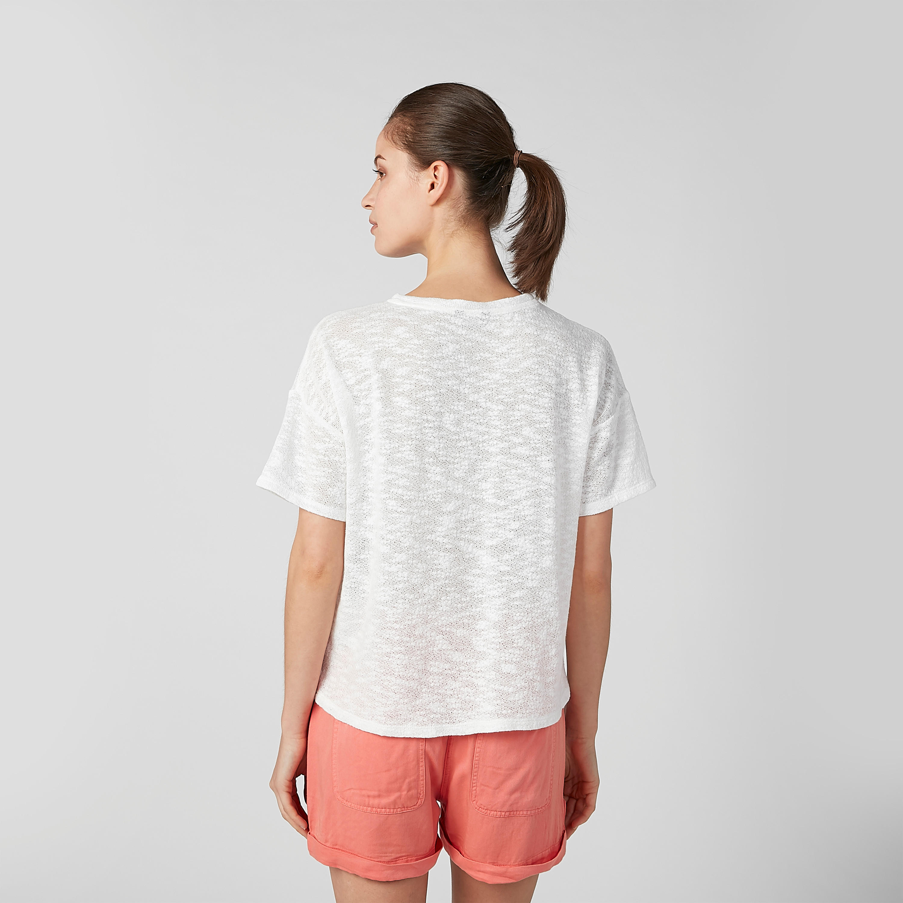 تيشيرت بياقة مستديرة وأكتاف منسدلة وطبعات-women-clothing-tshirts-image-3