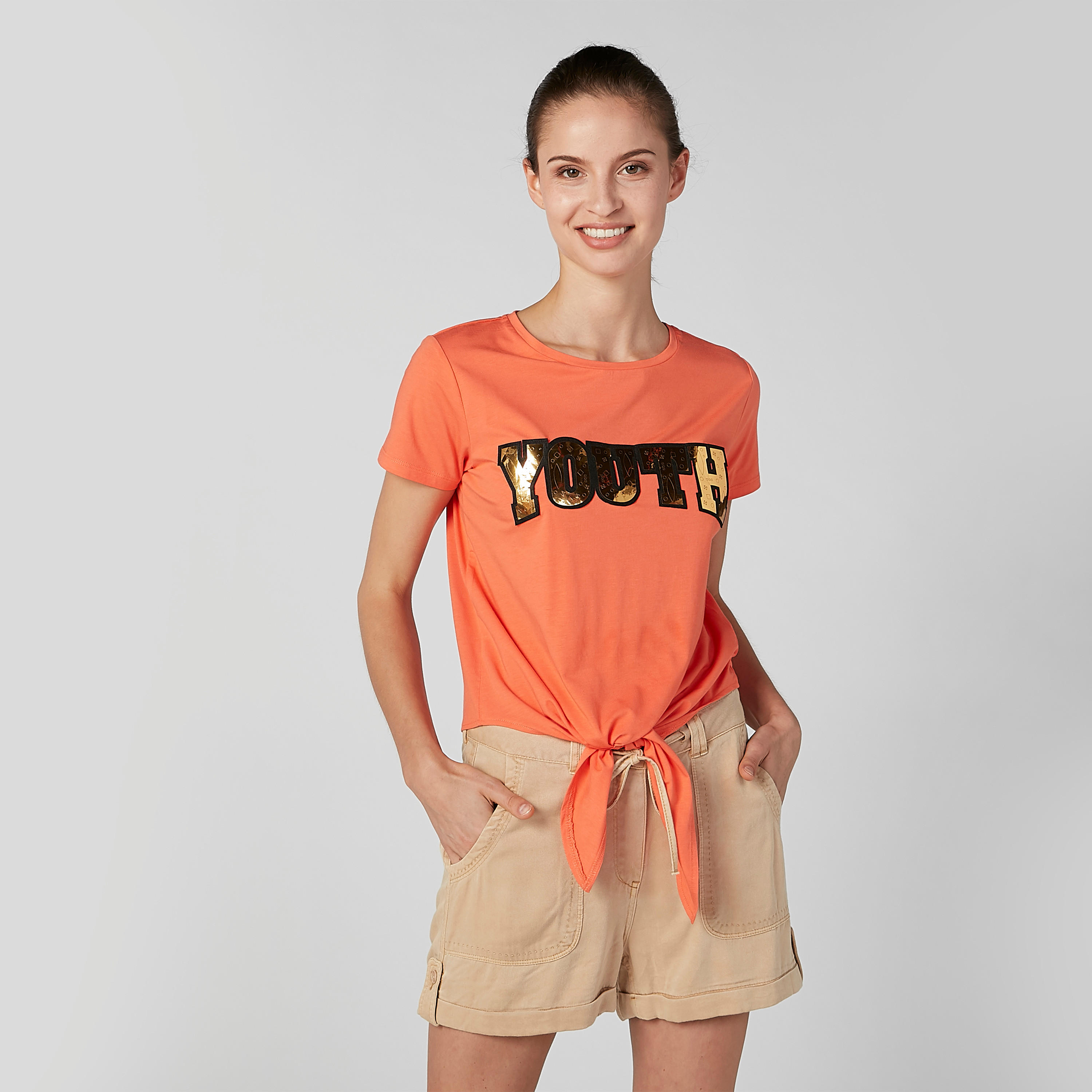 بلوزة قصيرة مزخرفة بياقة مستديرة وأربطة-women-clothing-tshirts-image-1