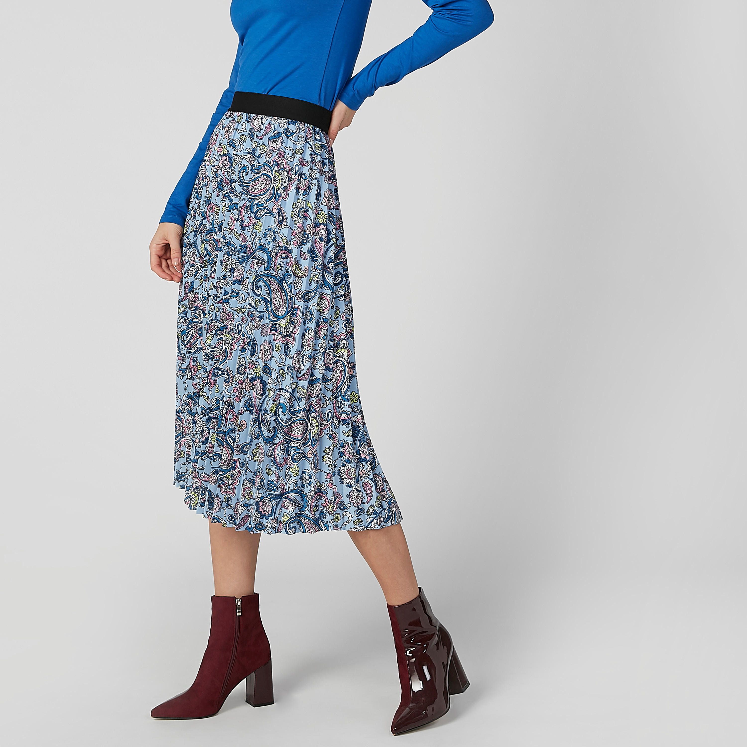 تنورة متوسطة الطول بخصر مطّاطي وثنيات وطبعات بيزلي-women-clothing-bottoms-skirts-image-1