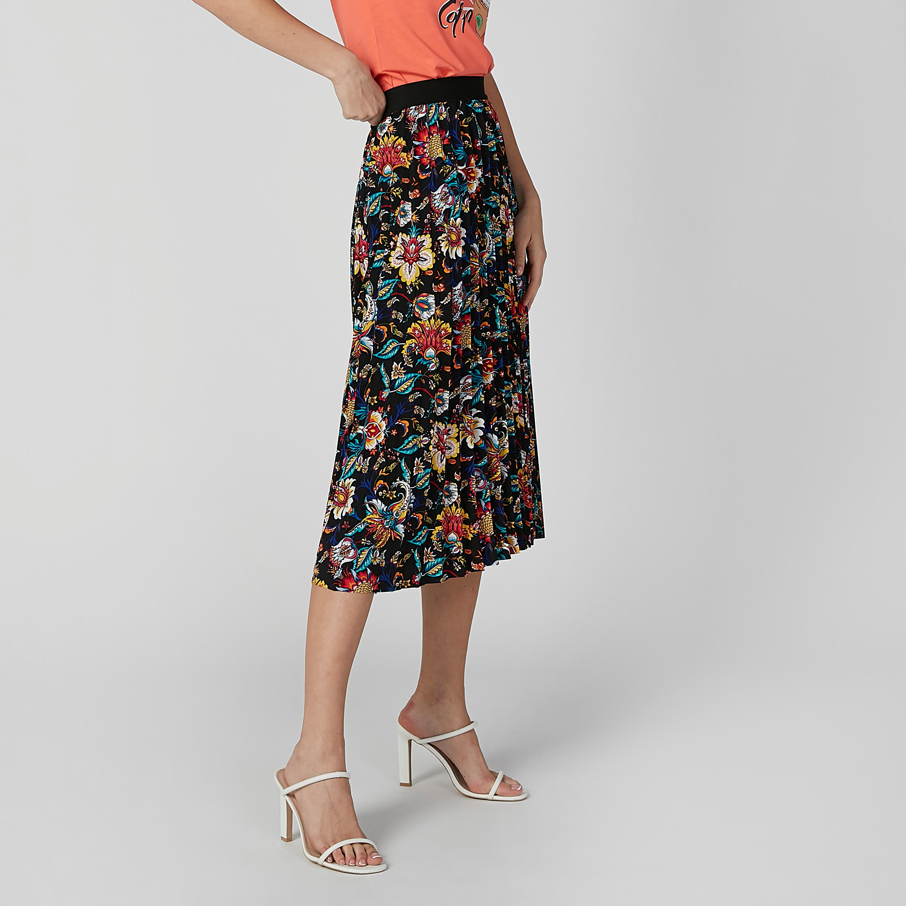 تنورة متوسطة الطول بخصر مطّاطي وثنيات وطبعات-women-clothing-bottoms-skirts-image-2