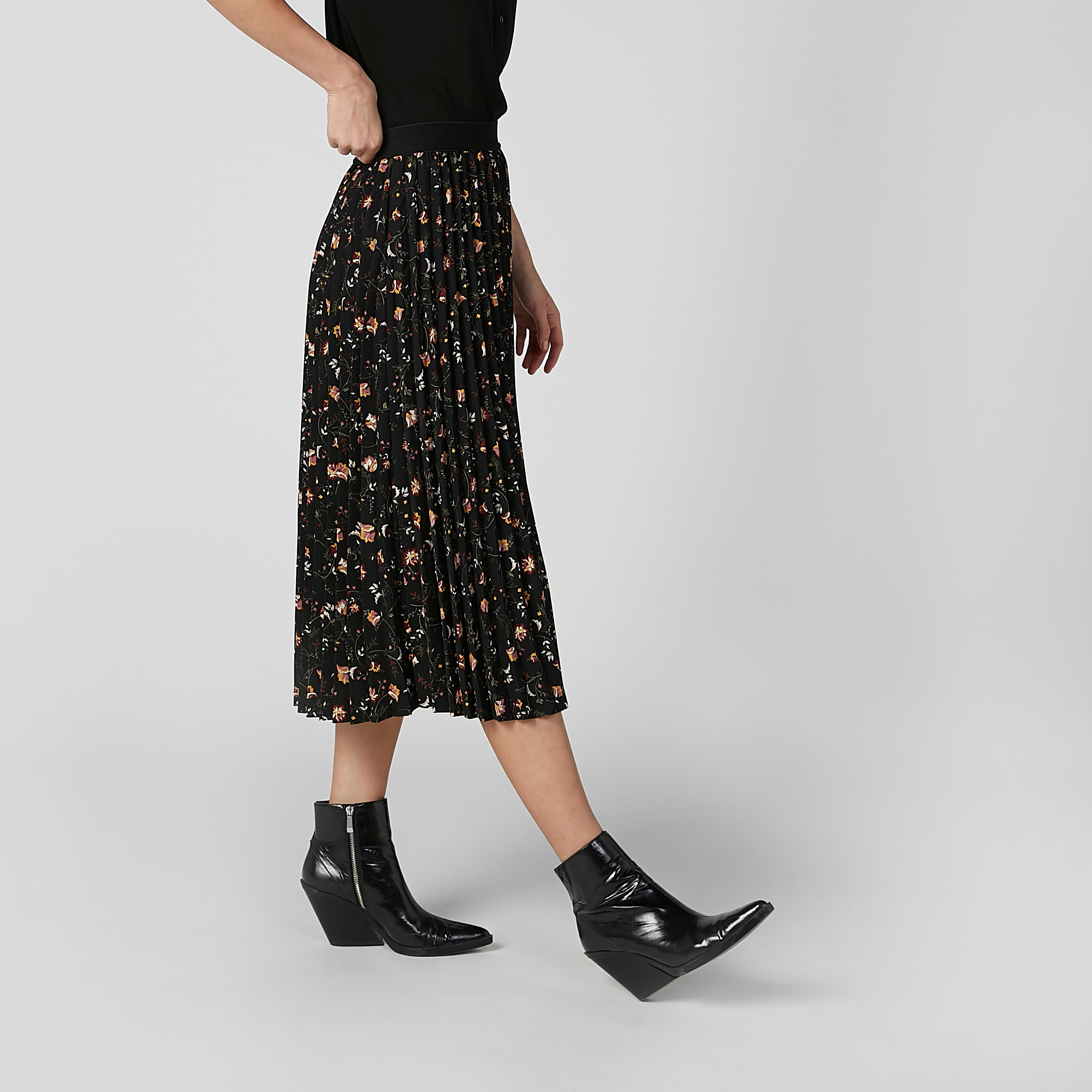 تنورة إيه لاين متوسطة الطول بخصر مطّاطي وثنيات وطبعات-women-clothing-bottoms-skirts-image-5