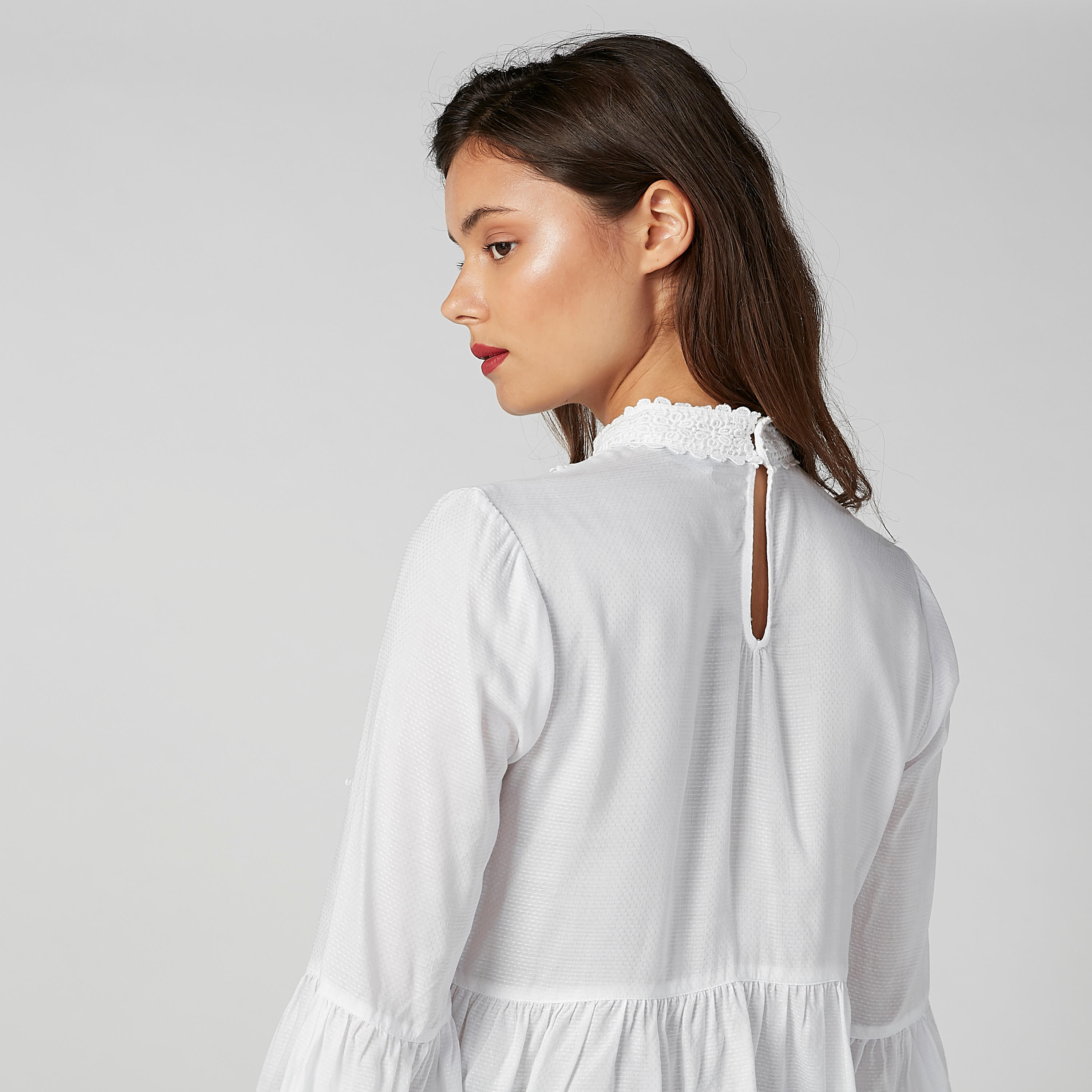 بلوزة بياقة عالية وأكمام 3/4 وتفاصيل دانتيل-women-clothing-shirtsandblouses-blouses-image-4