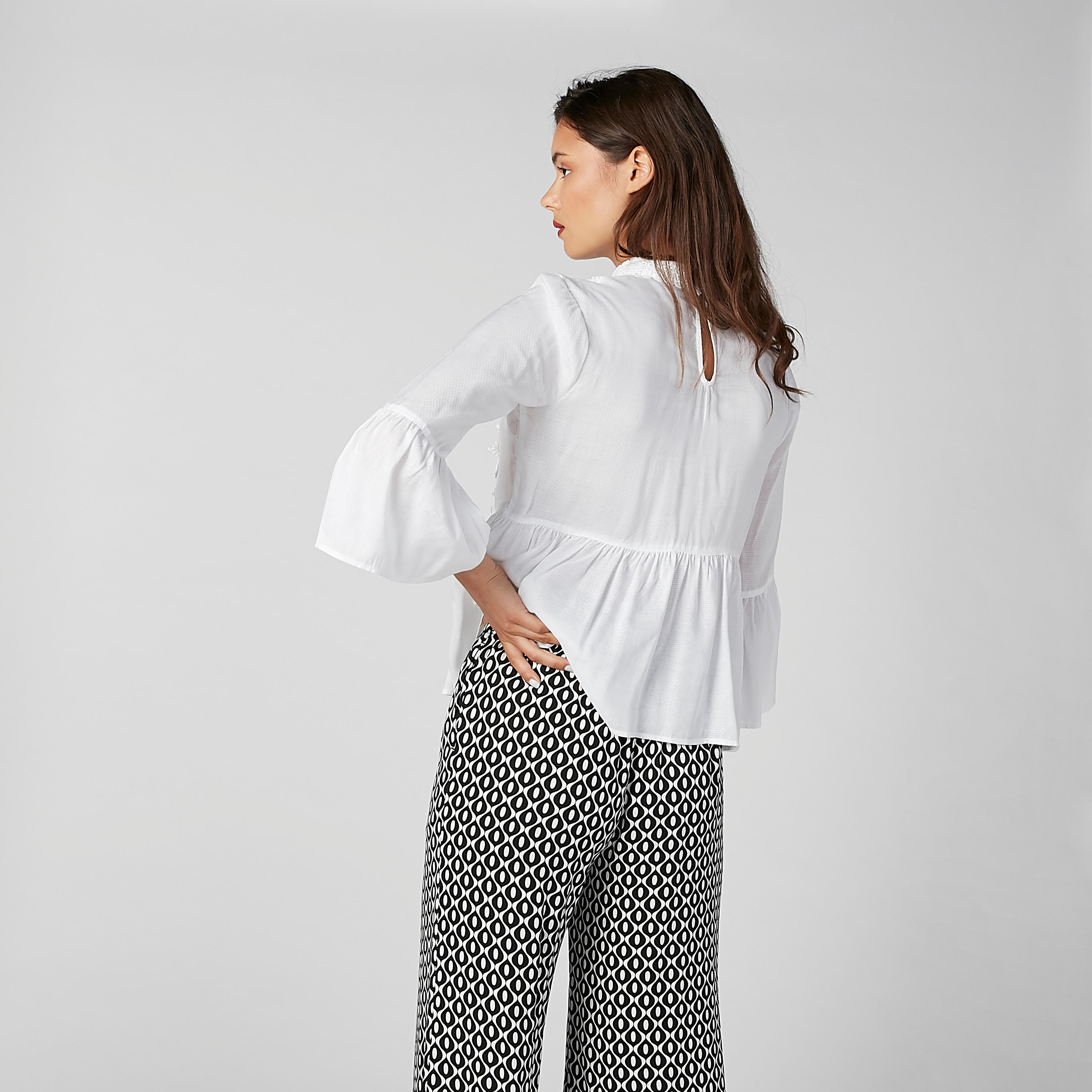 بلوزة بياقة عالية وأكمام 3/4 وتفاصيل دانتيل-women-clothing-shirtsandblouses-blouses-image-6