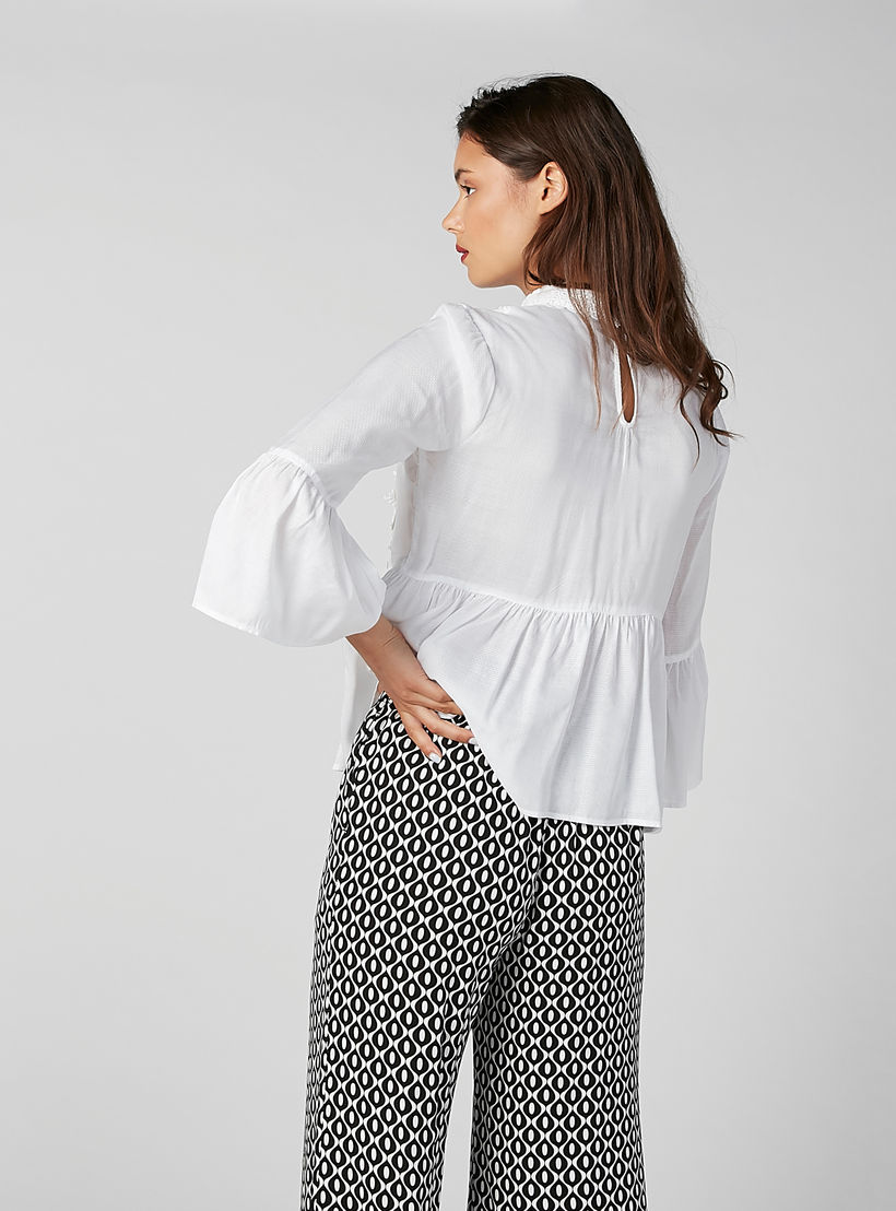 بلوزة بياقة عالية وأكمام 3/4 وتفاصيل دانتيل-women-clothing-shirtsandblouses-blouses-image-6