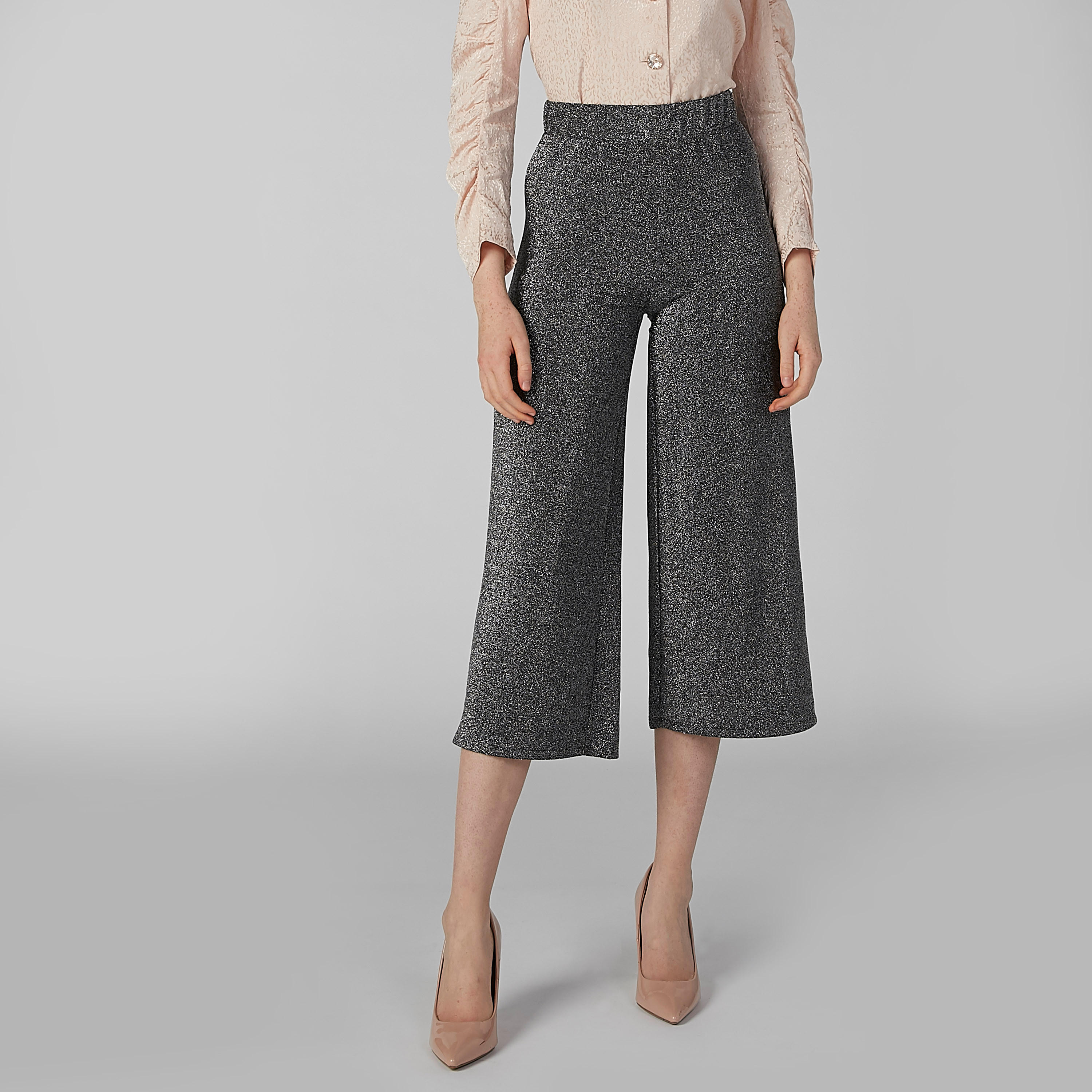 بنطال واسع الساقين بارز الملمس بخصر مطّاطي-women-clothing-bottoms-trousers-image-1