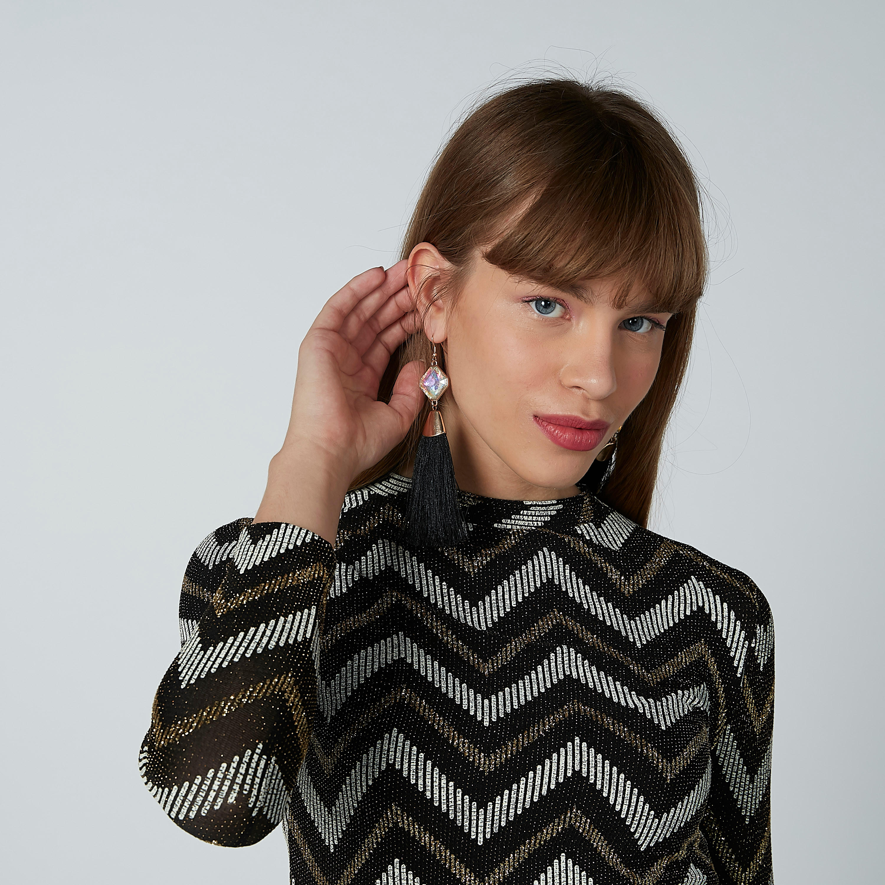 بلوزة مزيّنة بياقة عالية وأكمام طويلة-women-clothing-shirtsandblouses-blouses-image-1