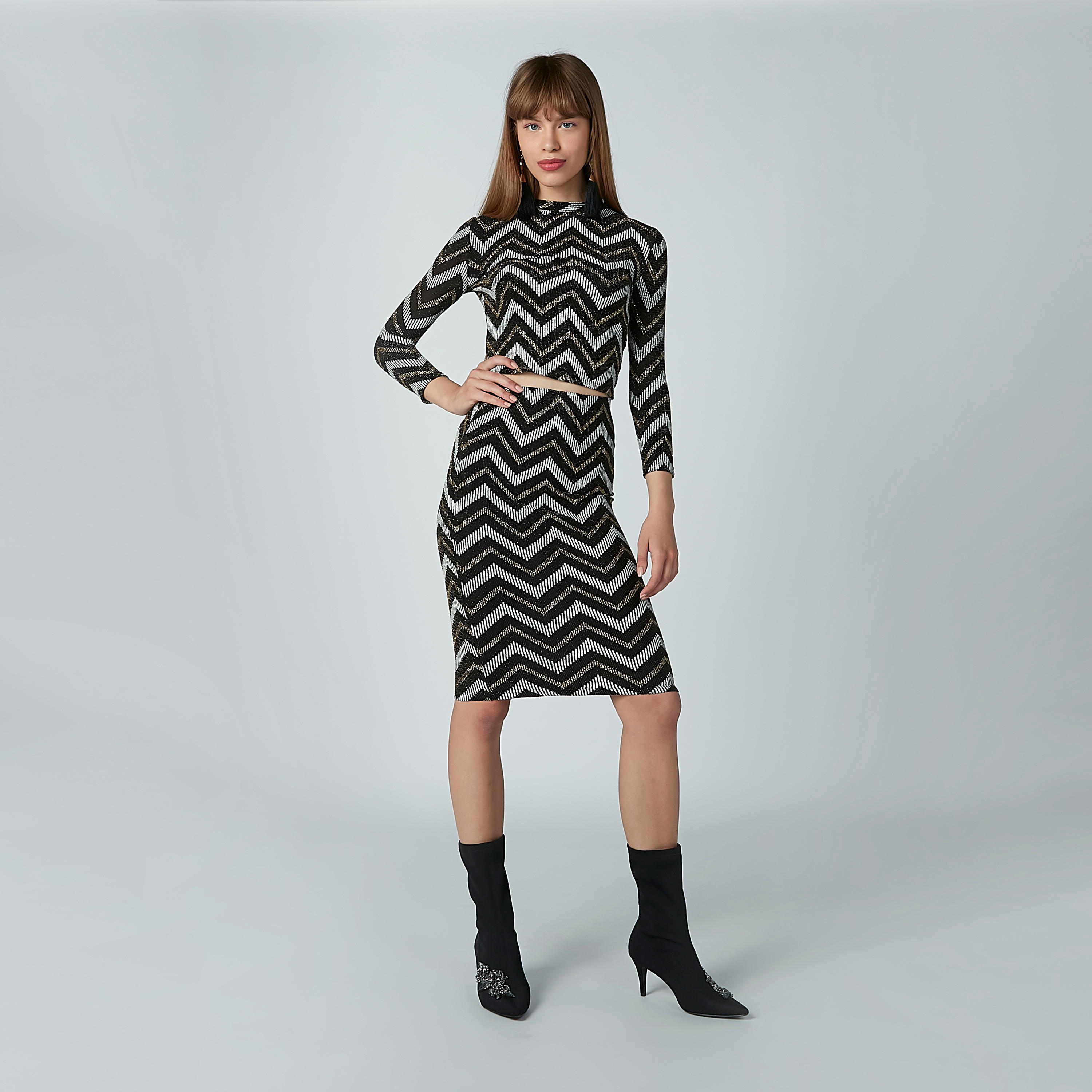بلوزة مزيّنة بياقة عالية وأكمام طويلة-women-clothing-shirtsandblouses-blouses-image-2