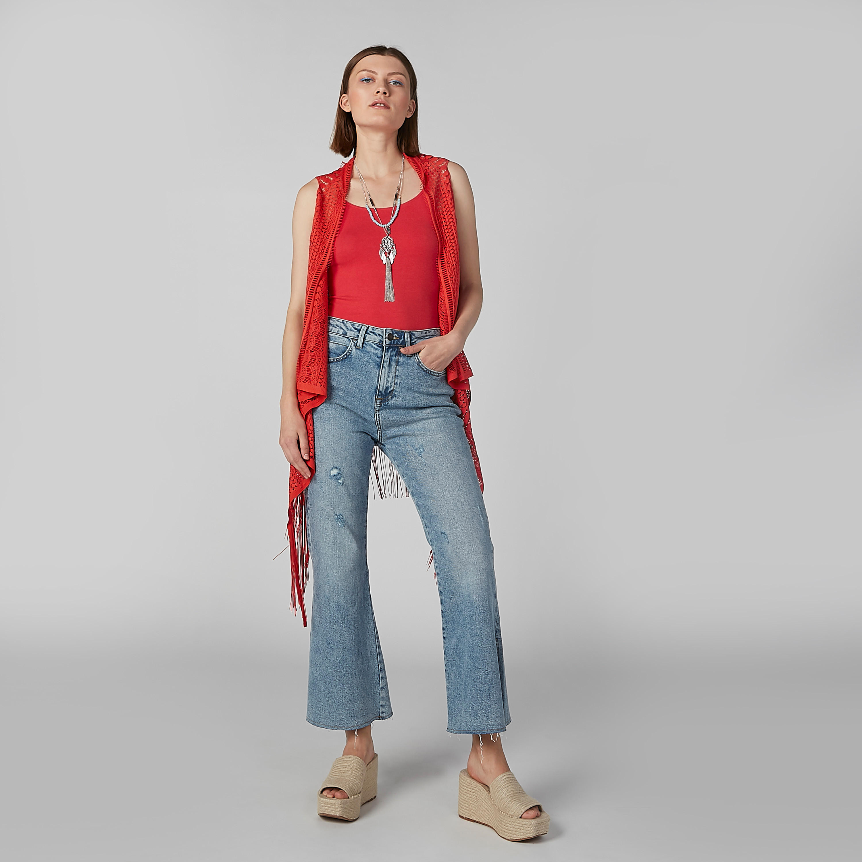 سترة طويلة بارزة الملمس دون أكمام بحوّاف شراشيب-women-winterwear-cardigansandjumpers-cardigans-image-2