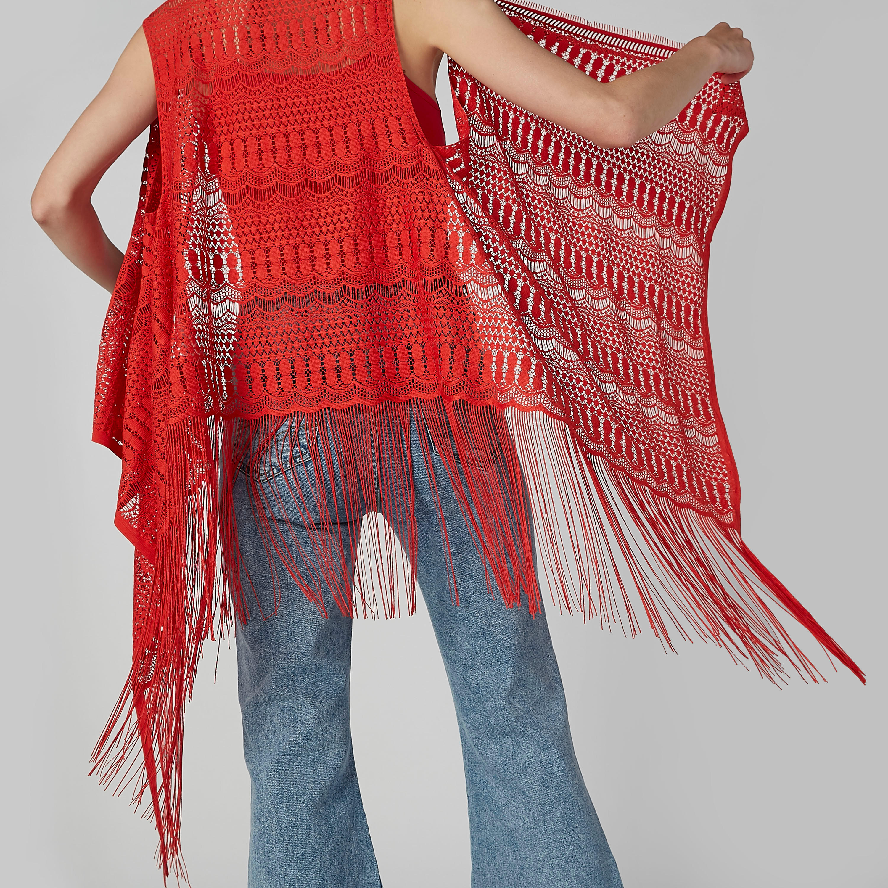 سترة طويلة بارزة الملمس دون أكمام بحوّاف شراشيب-women-winterwear-cardigansandjumpers-cardigans-image-3