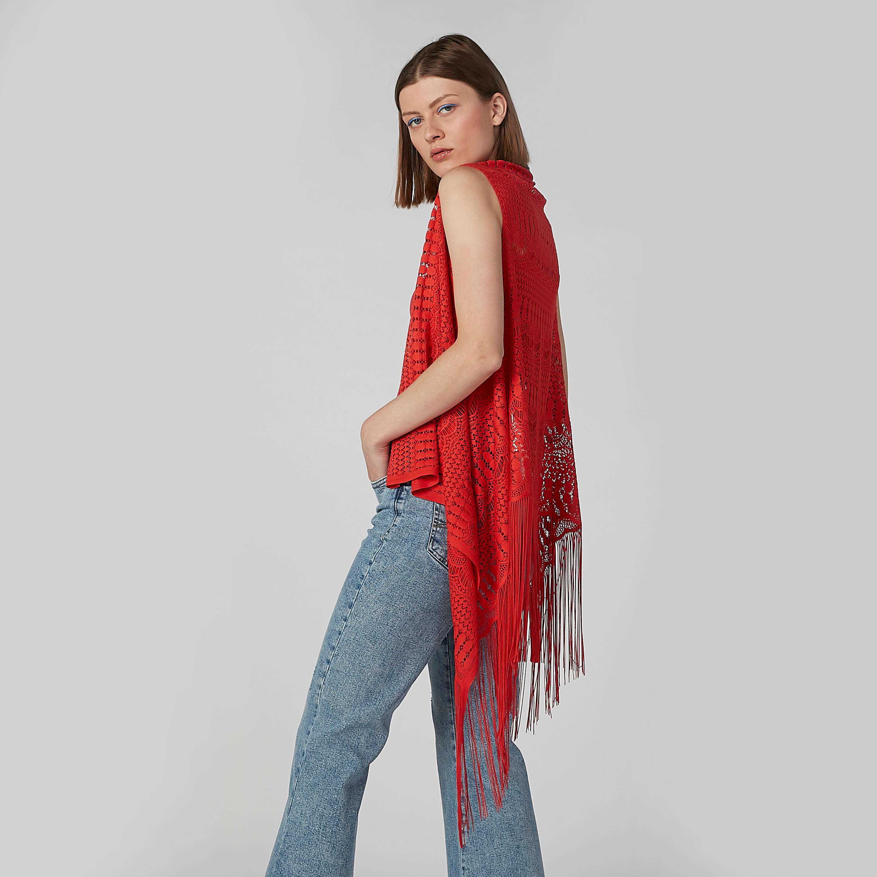 سترة طويلة بارزة الملمس دون أكمام بحوّاف شراشيب-women-winterwear-cardigansandjumpers-cardigans-image-4