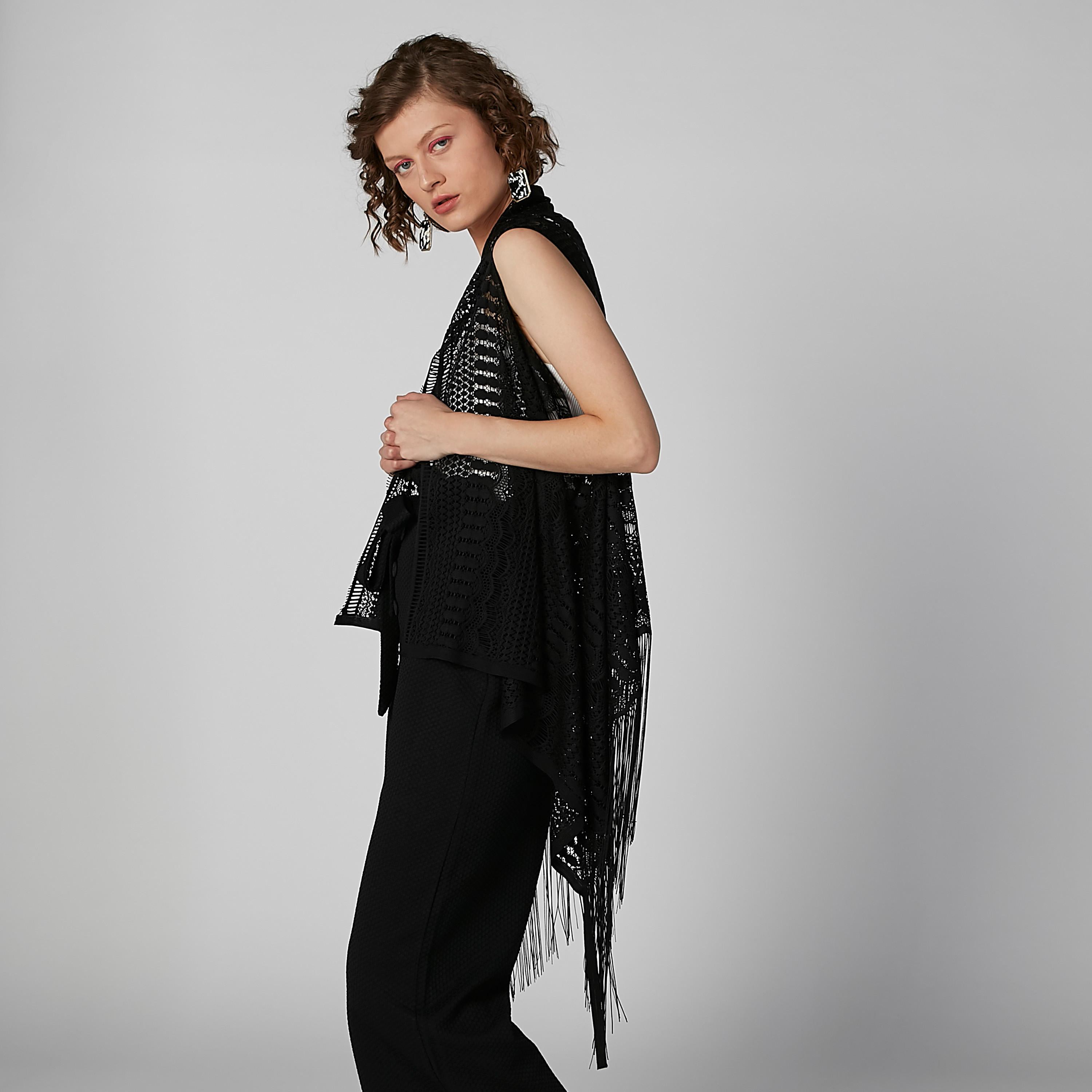 سترة واسعة دون أكمام بشرّابات-women-winterwear-cardigansandjumpers-cardigans-image-2