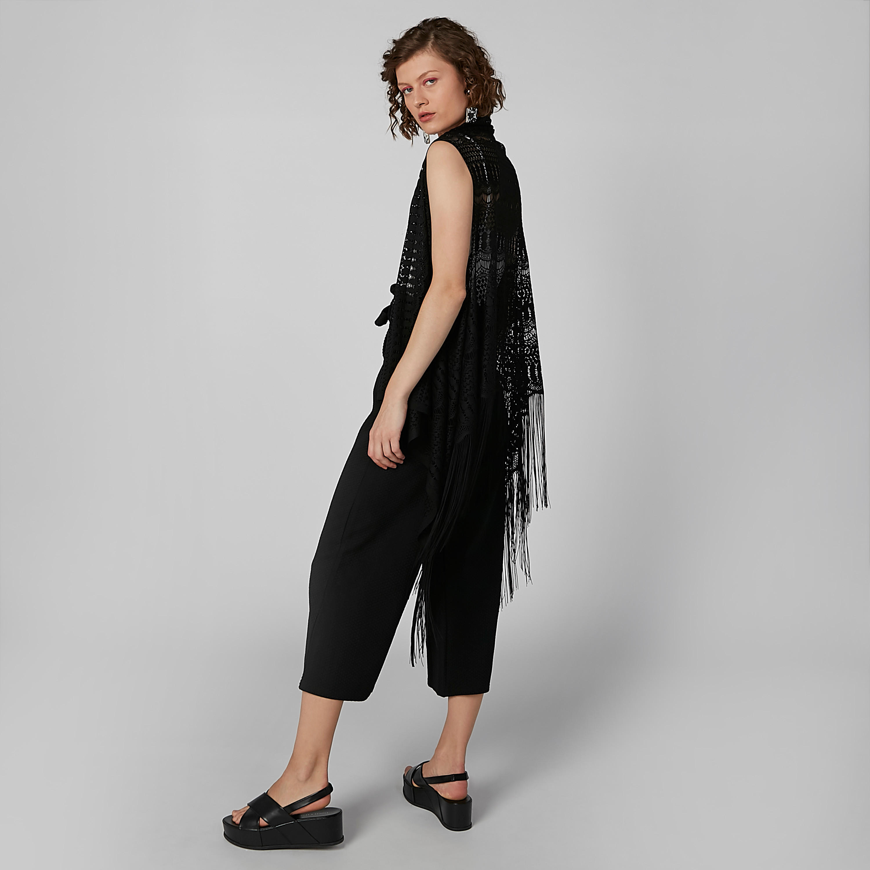 سترة واسعة دون أكمام بشرّابات-women-winterwear-cardigansandjumpers-cardigans-image-5