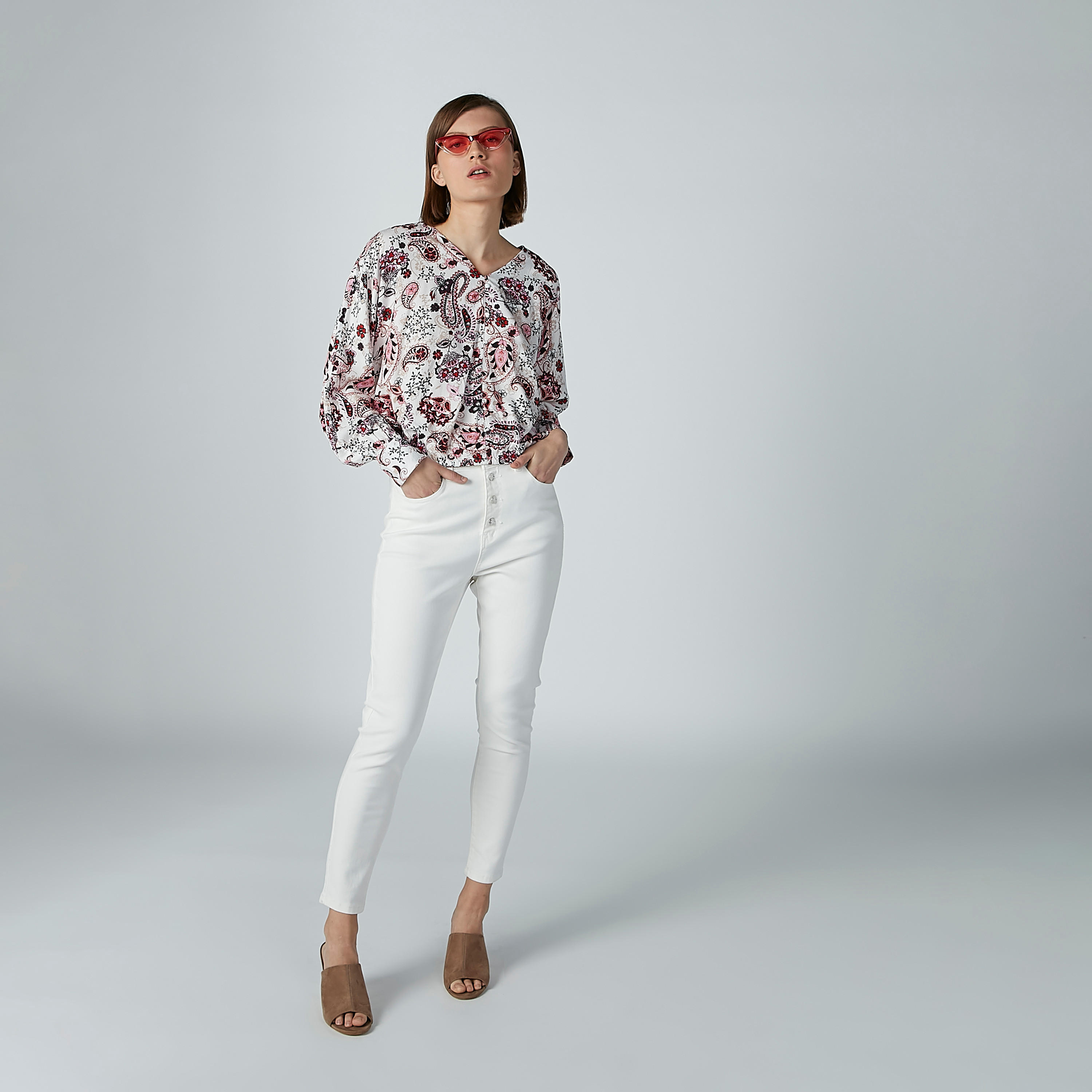 بلوزة بياقة V وأكمام طويلة وطبعات بيزلي-women-clothing-shirtsandblouses-blouses-image-1