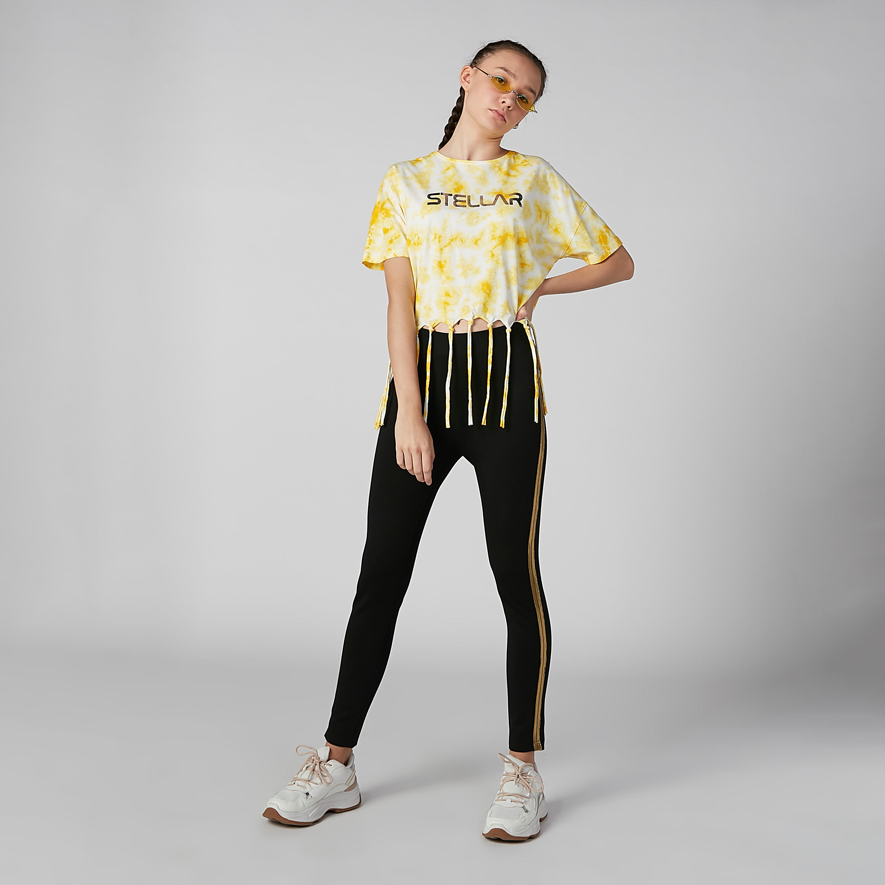تيشيرت بياقة مستديرة وشراشيب وطبعات-women-clothing-tshirts-image-1