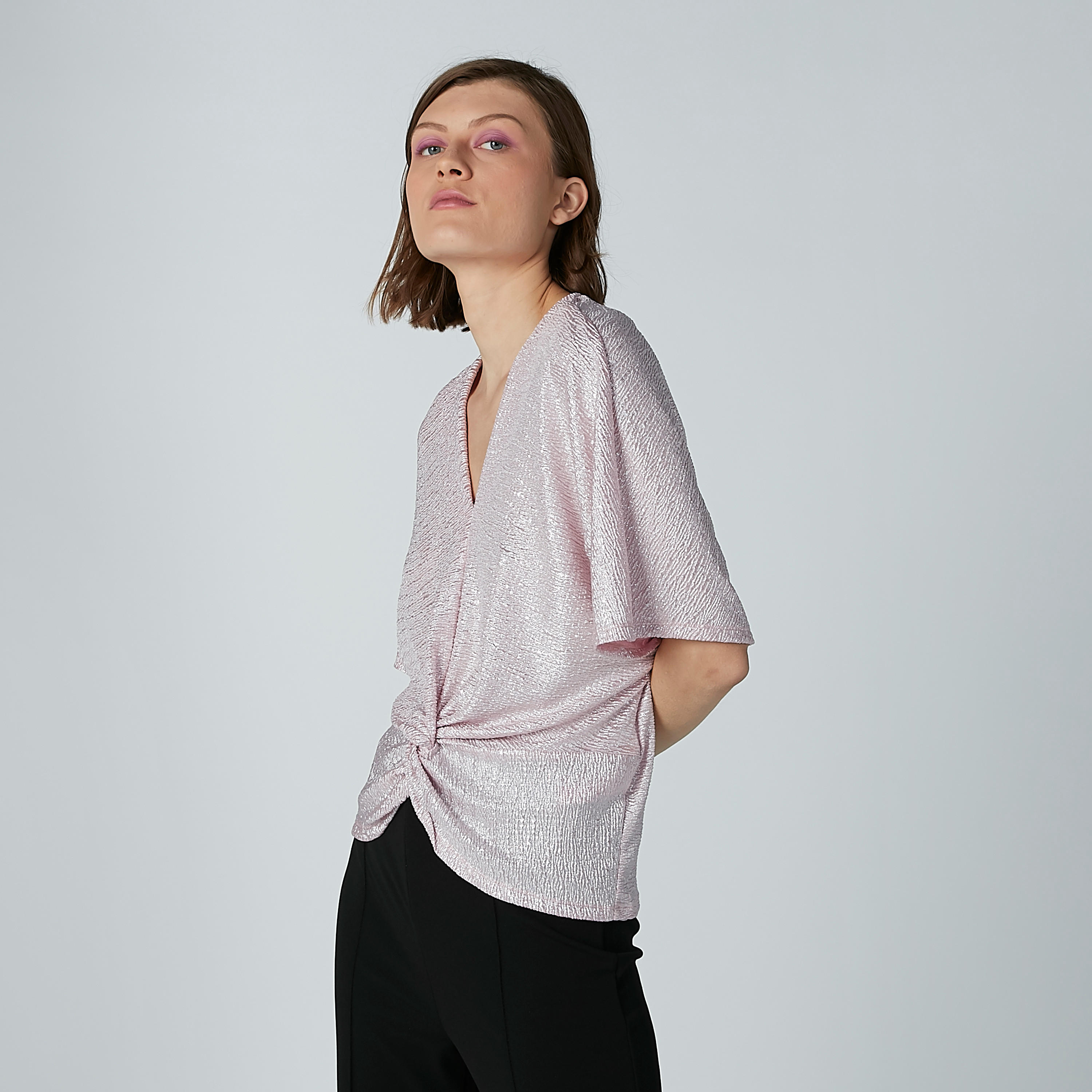 بلوزة بياقة V-women-clothing-shirtsandblouses-blouses-image-2