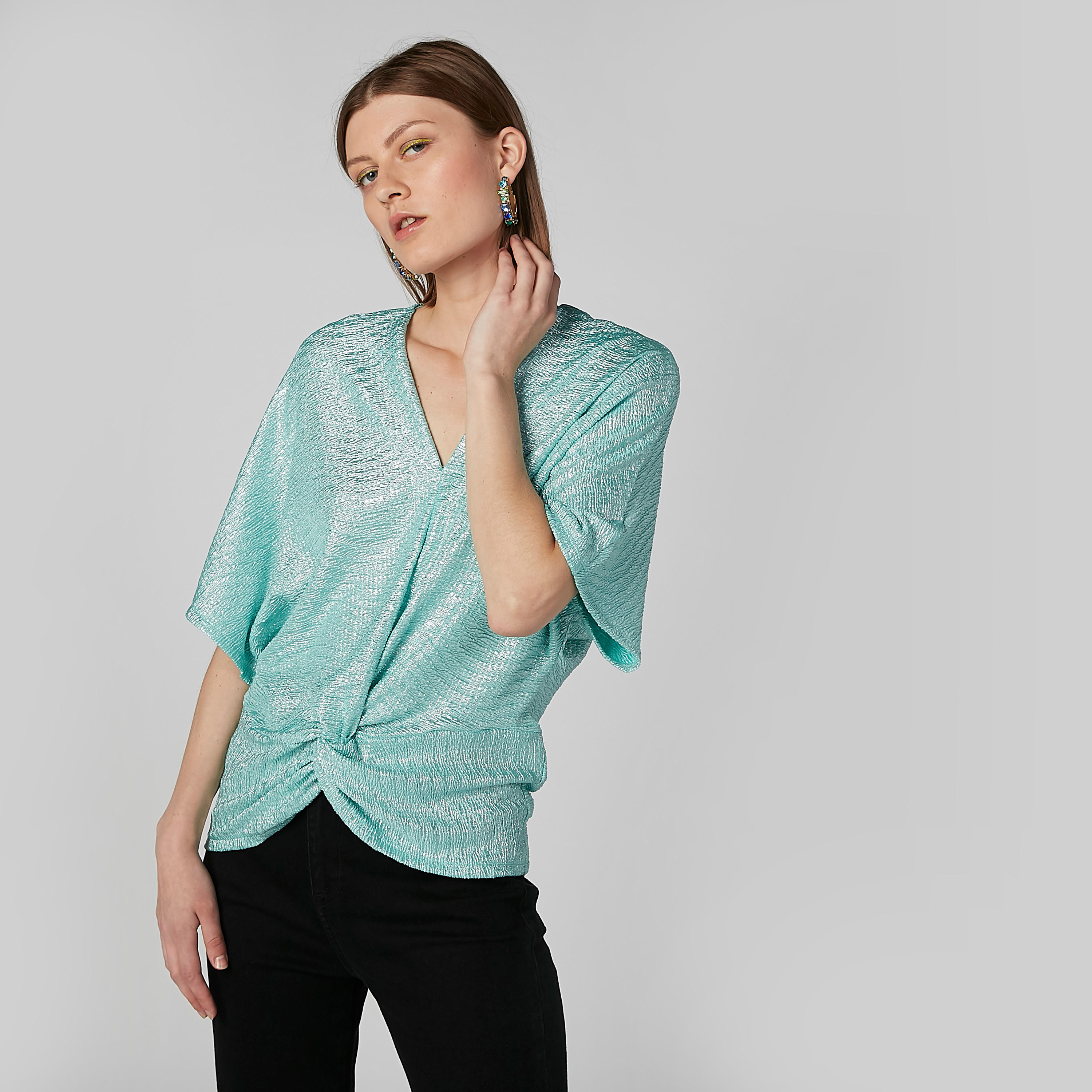 بلوزة بارزة الملمس بياقة V وأكمام قصيرة-women-clothing-shirtsandblouses-blouses-image-1