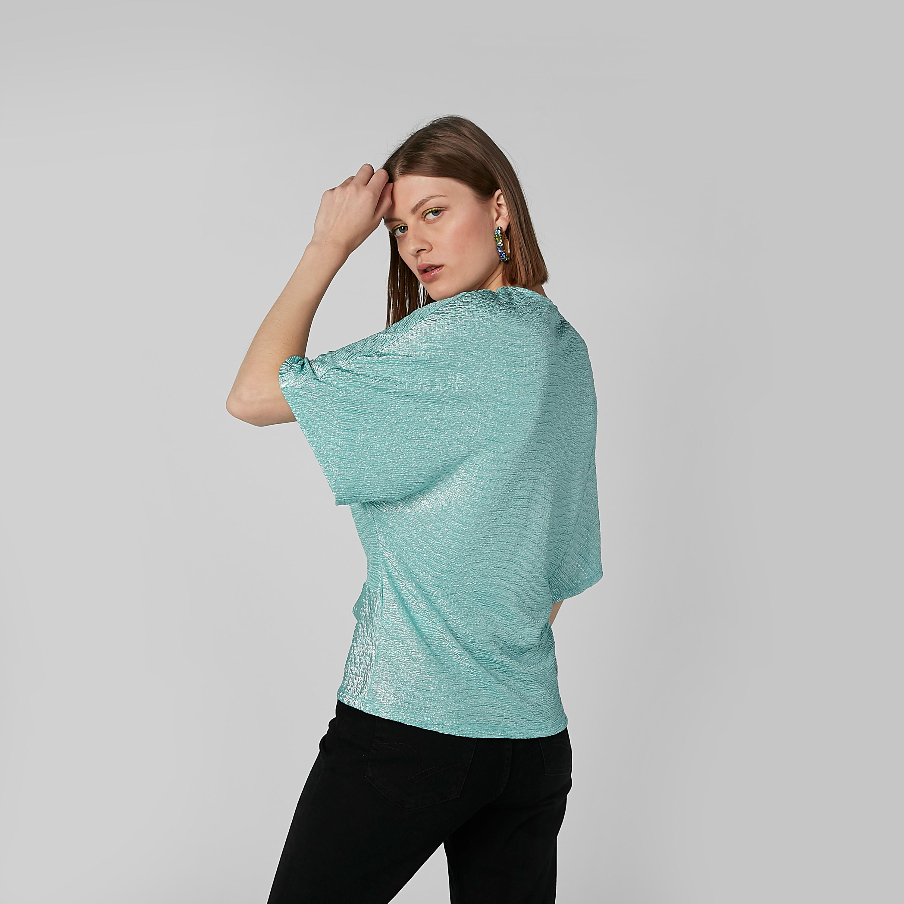 بلوزة بارزة الملمس بياقة V وأكمام قصيرة-women-clothing-shirtsandblouses-blouses-image-3