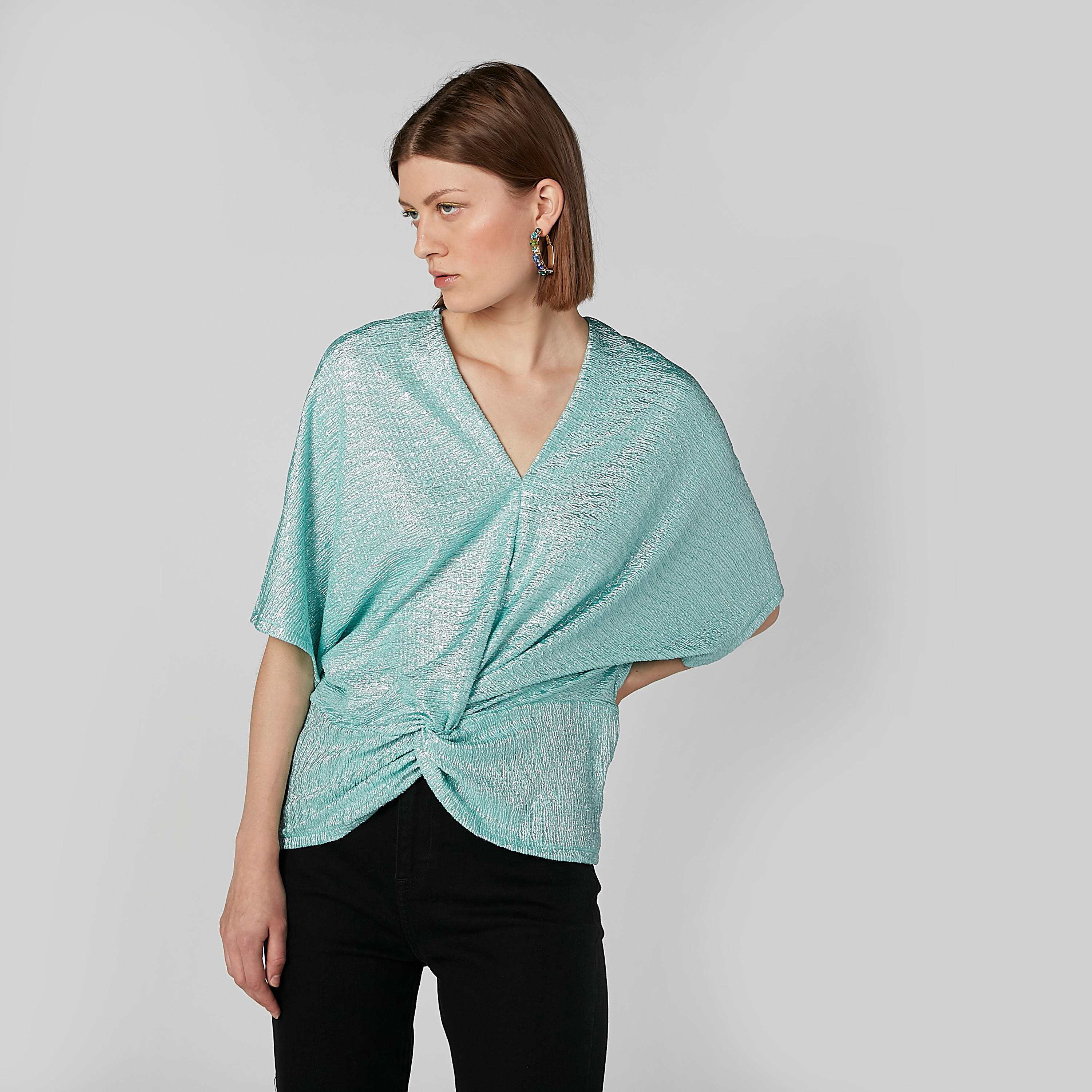 بلوزة بارزة الملمس بياقة V وأكمام قصيرة-women-clothing-shirtsandblouses-blouses-image-4