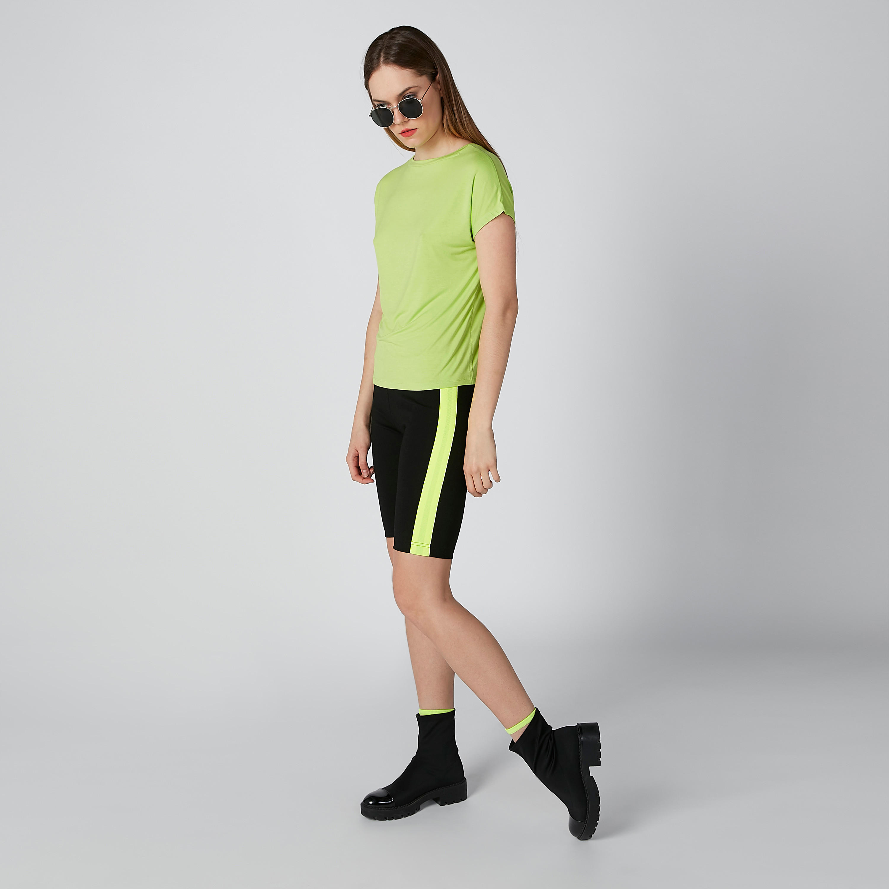 شورت بخصر مطّاطي وشريطة-women-clothing-bottoms-shorts-image-3