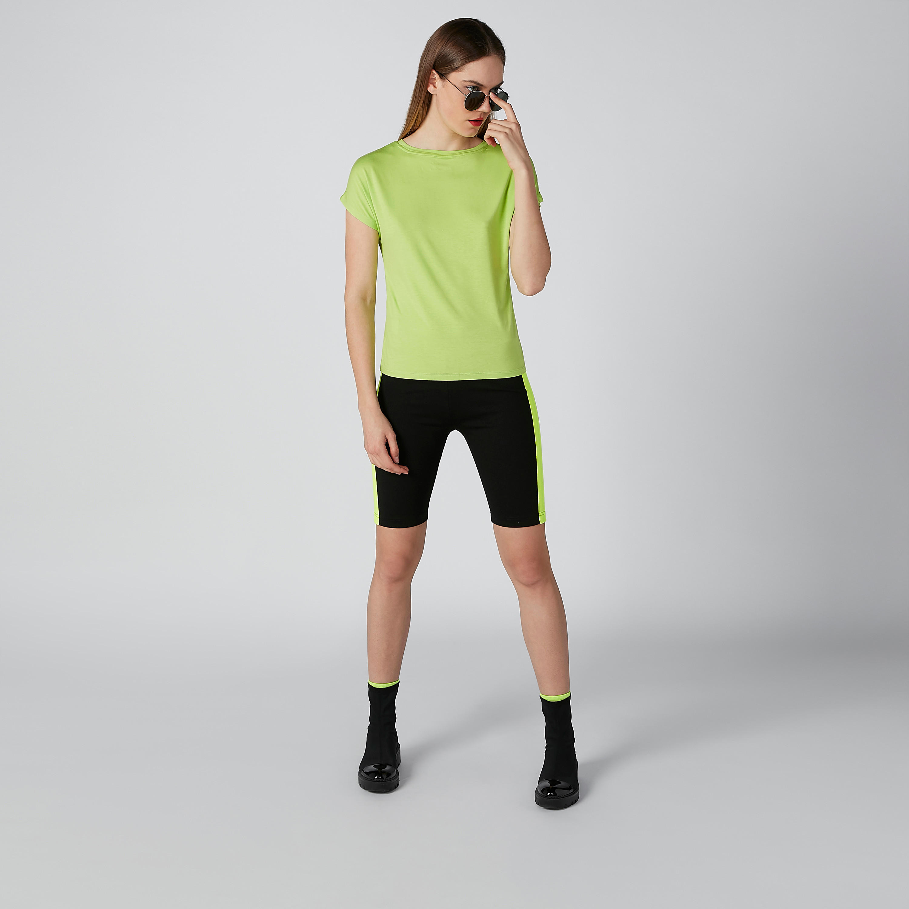 شورت بخصر مطّاطي وشريطة-women-clothing-bottoms-shorts-image-4