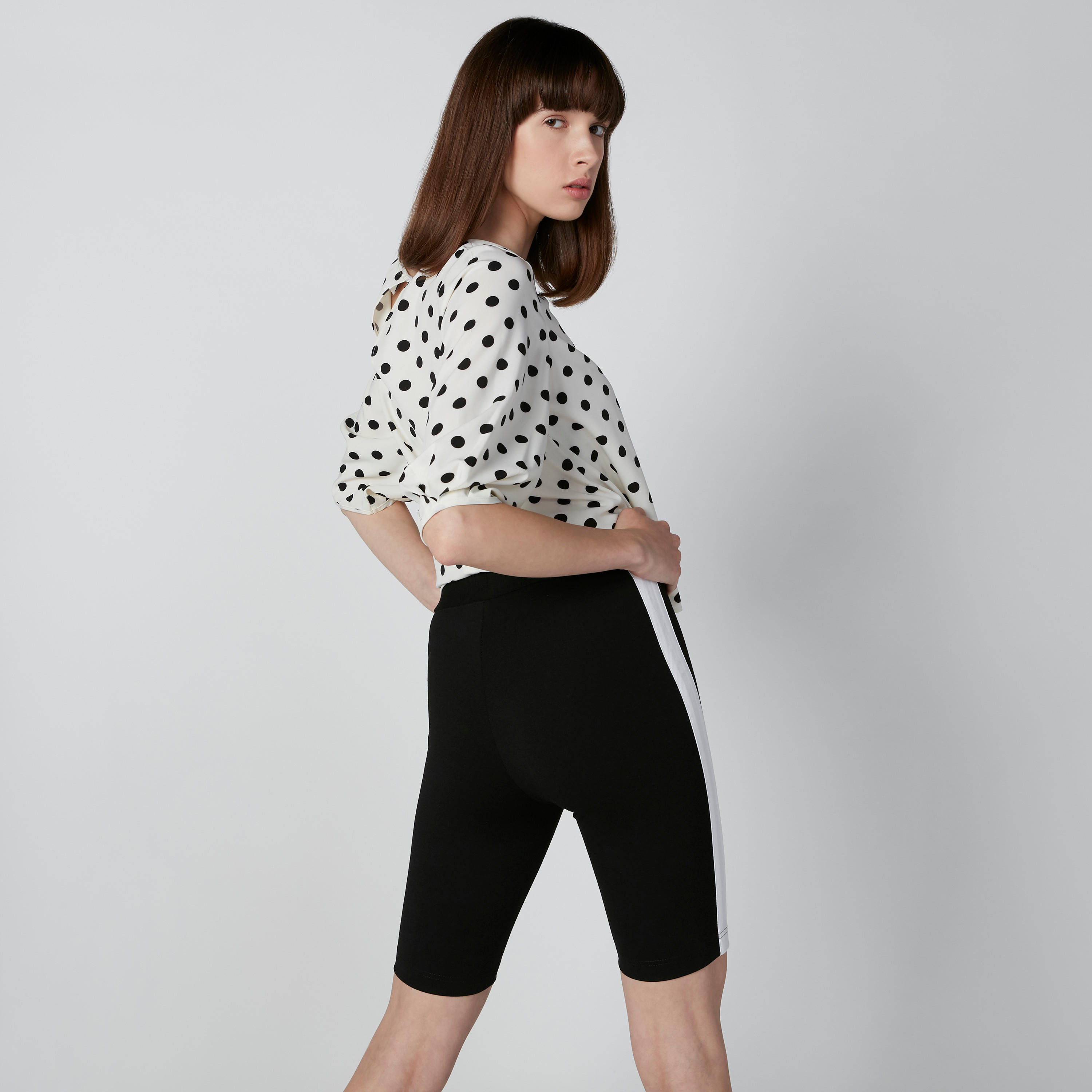 شورت بقصّة سكيني وشريطة-women-clothing-bottoms-shorts-image-2
