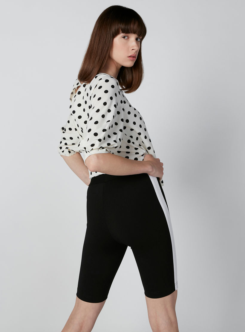 شورت بقصّة سكيني وشريطة-women-clothing-bottoms-shorts-image-2