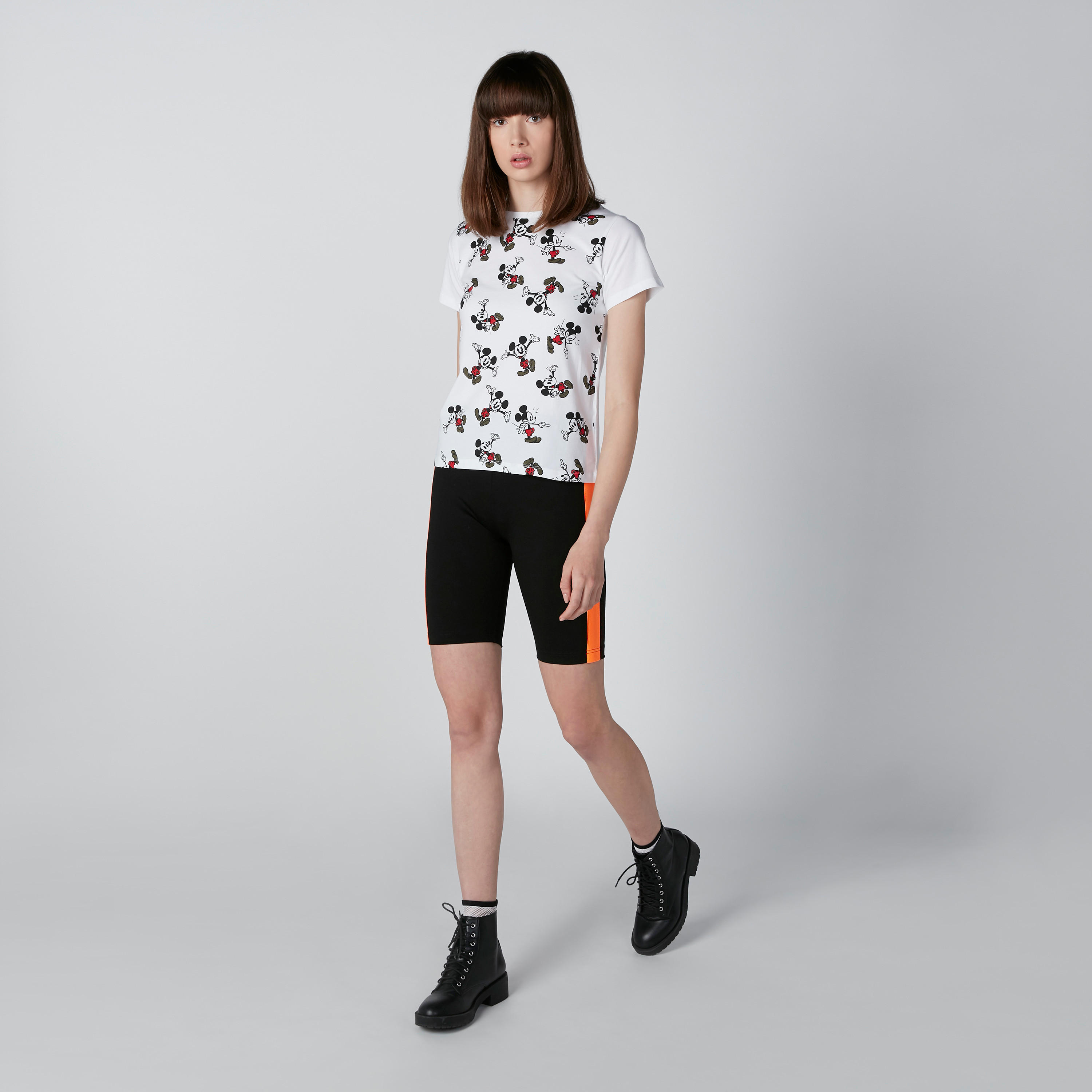 شورت بقصّة سكيني وشريطة-women-clothing-bottoms-shorts-image-1