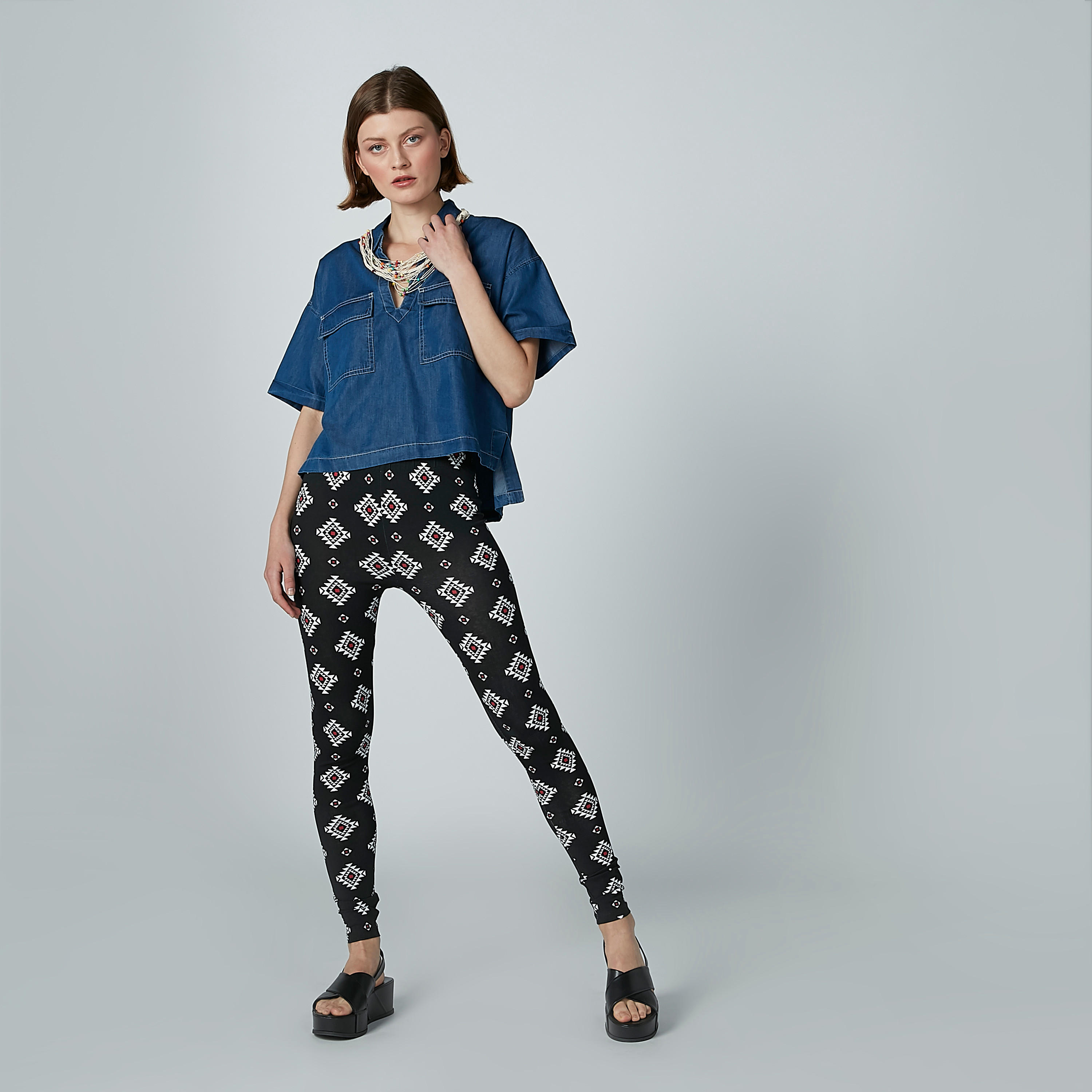بنطال ليقنز طويل بخصر مطّاطي وطبعات-women-clothing-bottoms-leggings-image-2