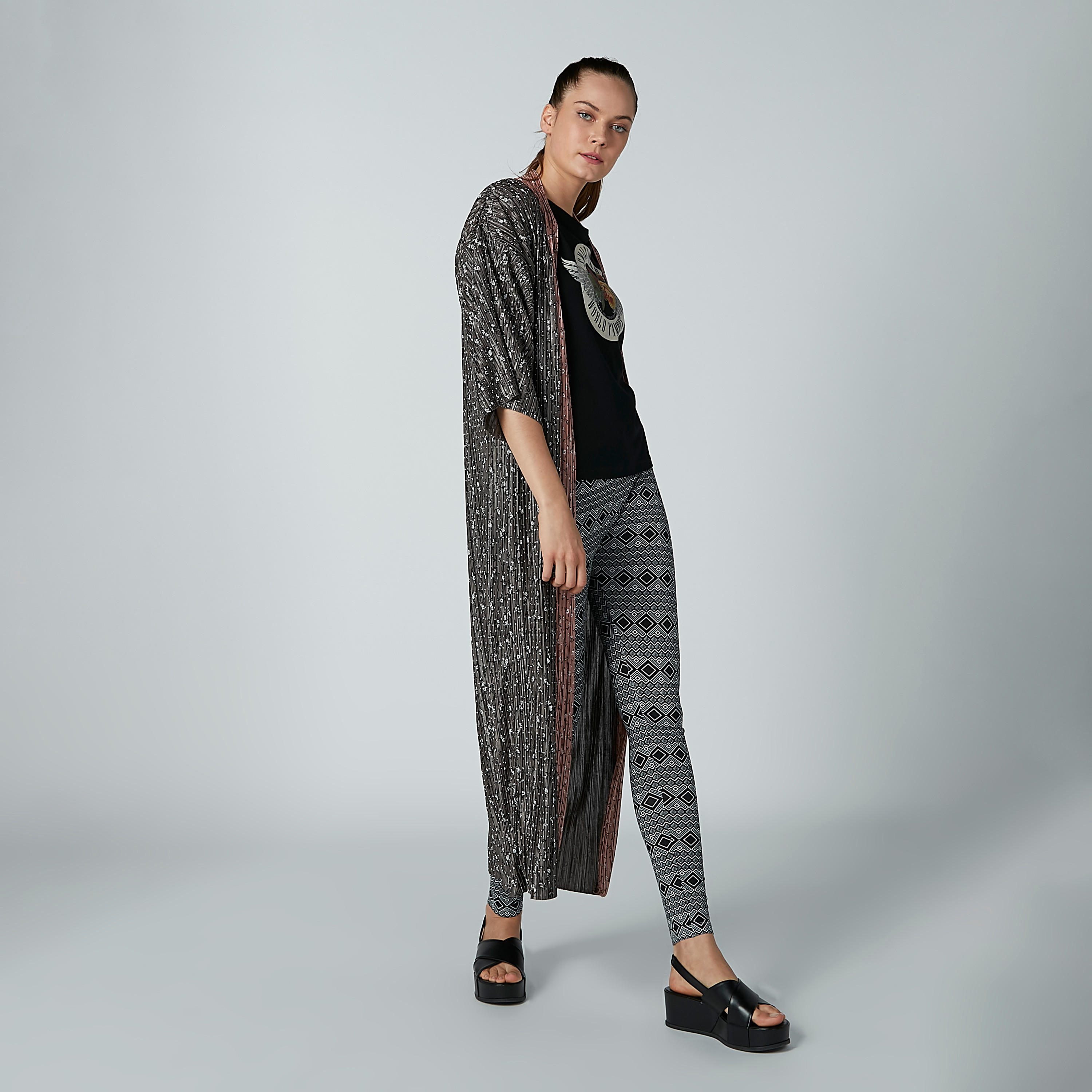 بنطال بقصّة ضيقة وخصر مطّاطي وطبعات-women-clothing-bottoms-leggings-image-3