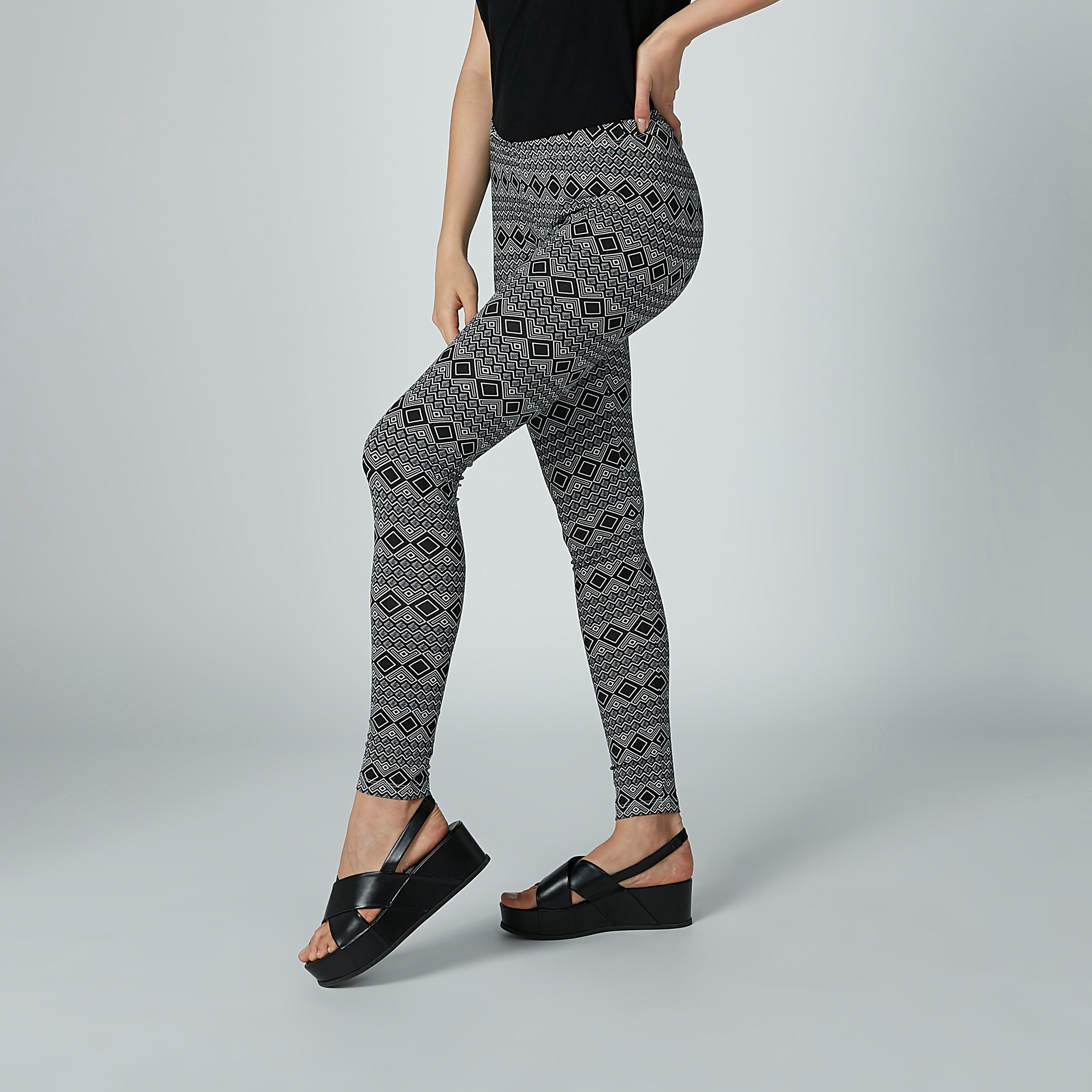 بنطال بقصّة ضيقة وخصر مطّاطي وطبعات-women-clothing-bottoms-leggings-image-1