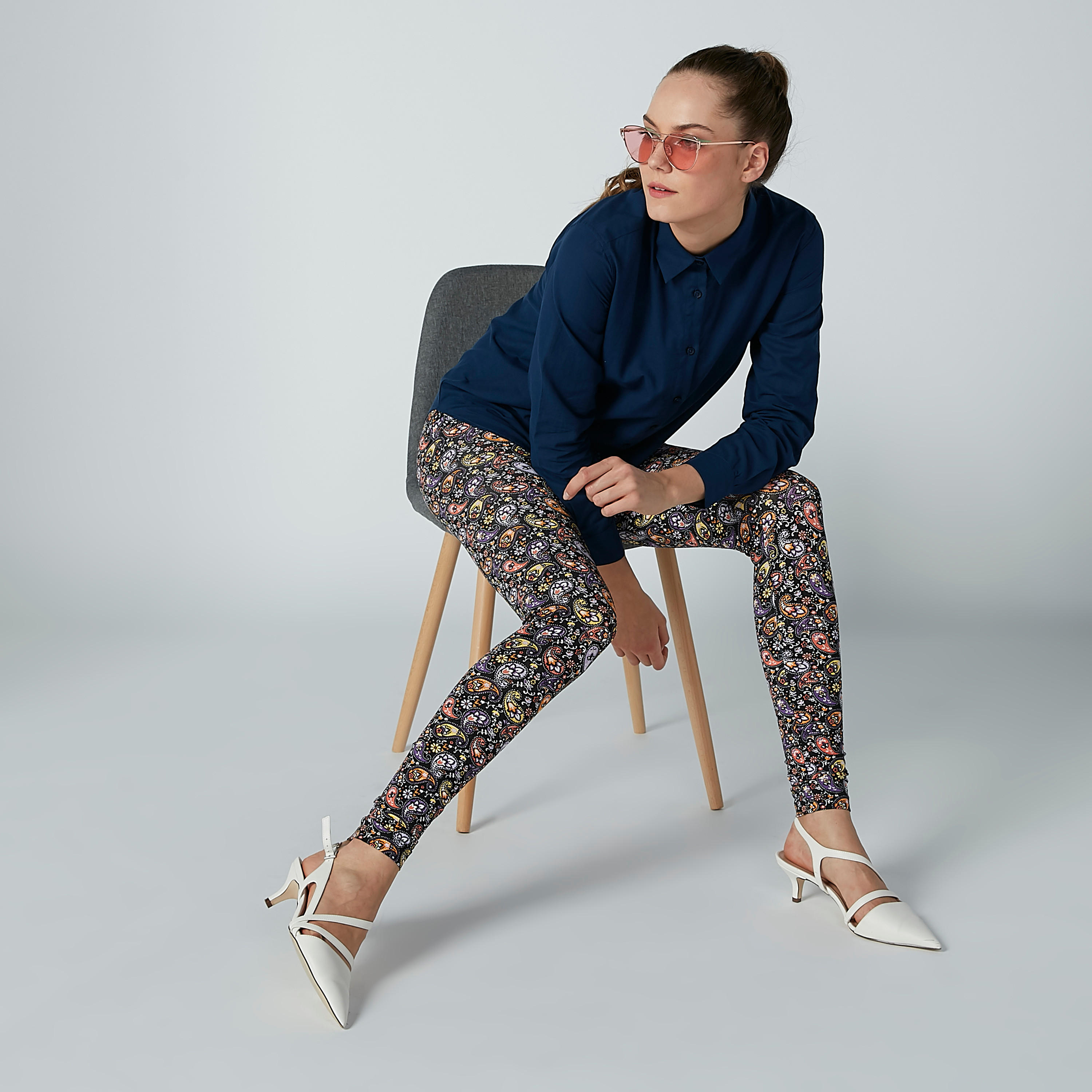بنطال بقصّة ضيقة وخصر مطّاطي وطبعات-women-clothing-bottoms-leggings-image-4