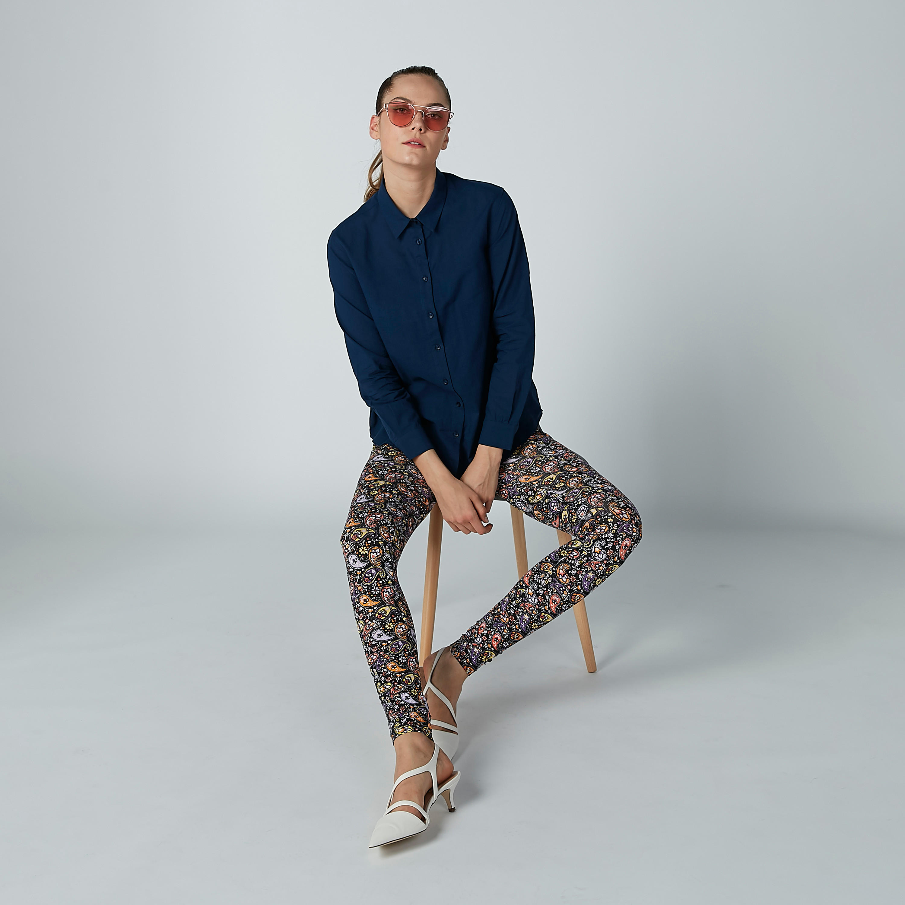 بنطال بقصّة ضيقة وخصر مطّاطي وطبعات-women-clothing-bottoms-leggings-image-1