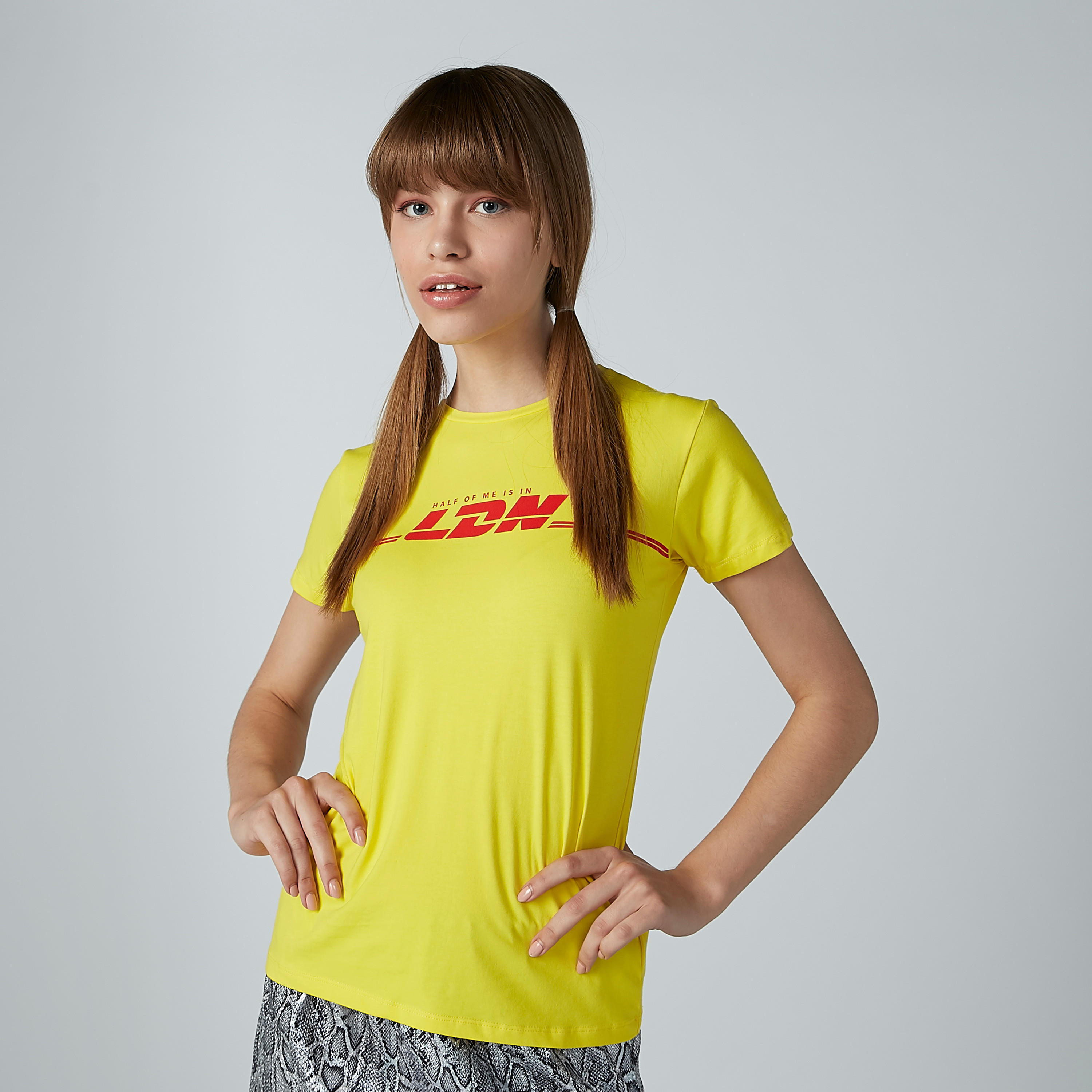 تيشيرت بياقة مستديرة وأكمام قصيرة وطبعات-women-clothing-tshirts-image-3