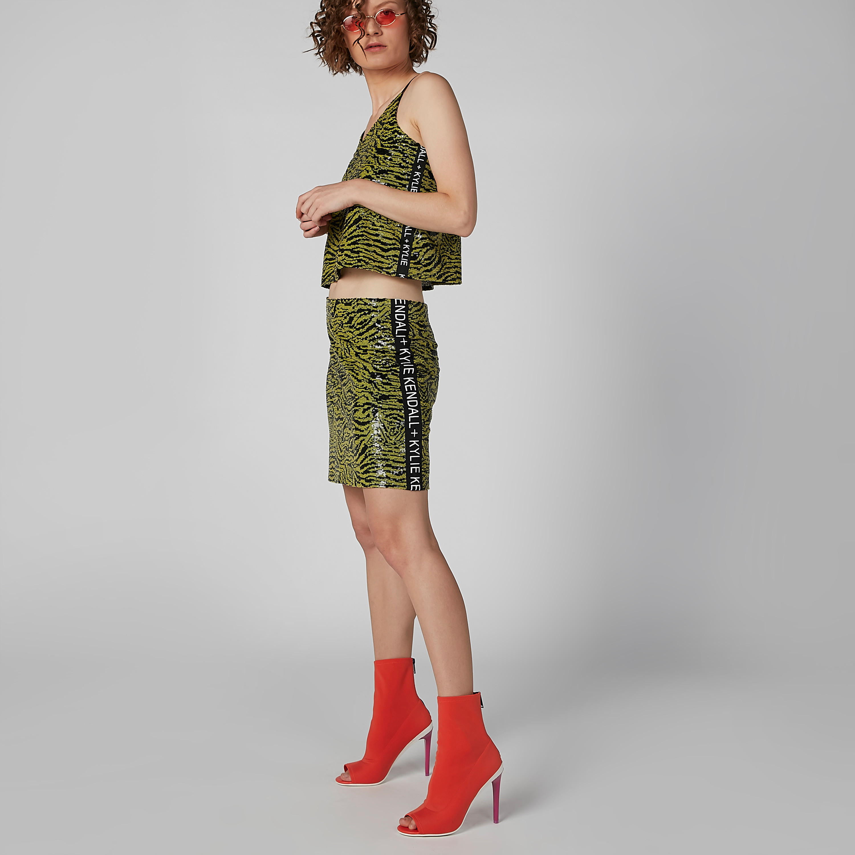 تنورة قصيرة بشريطة متباينة وطبعات حيوانات-women-clothing-bottoms-skirts-image-1