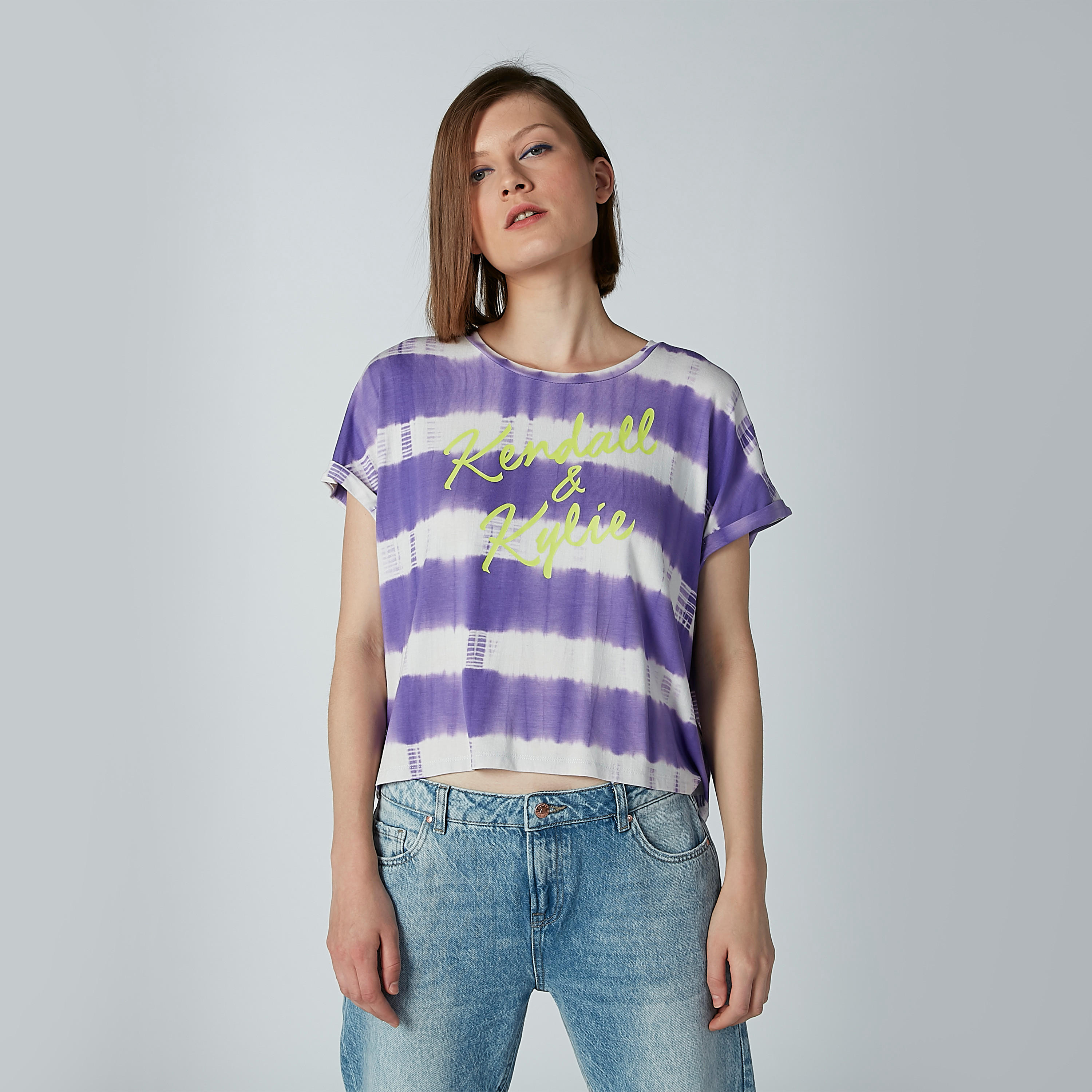 تيشيرت بياقة مستديرة وأكمام متصلة وطبعات-women-clothing-tshirts-image-1