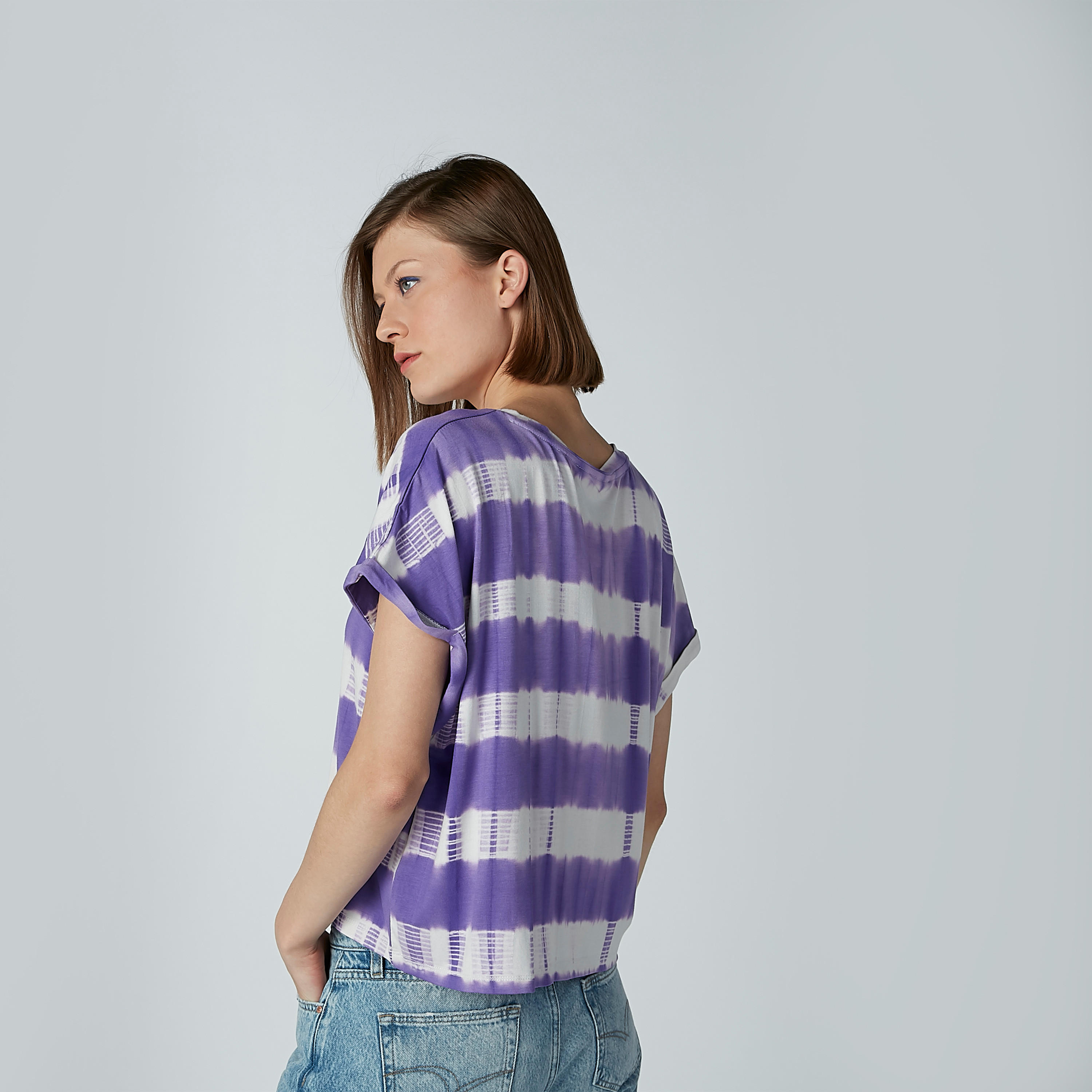 تيشيرت بياقة مستديرة وأكمام متصلة وطبعات-women-clothing-tshirts-image-3