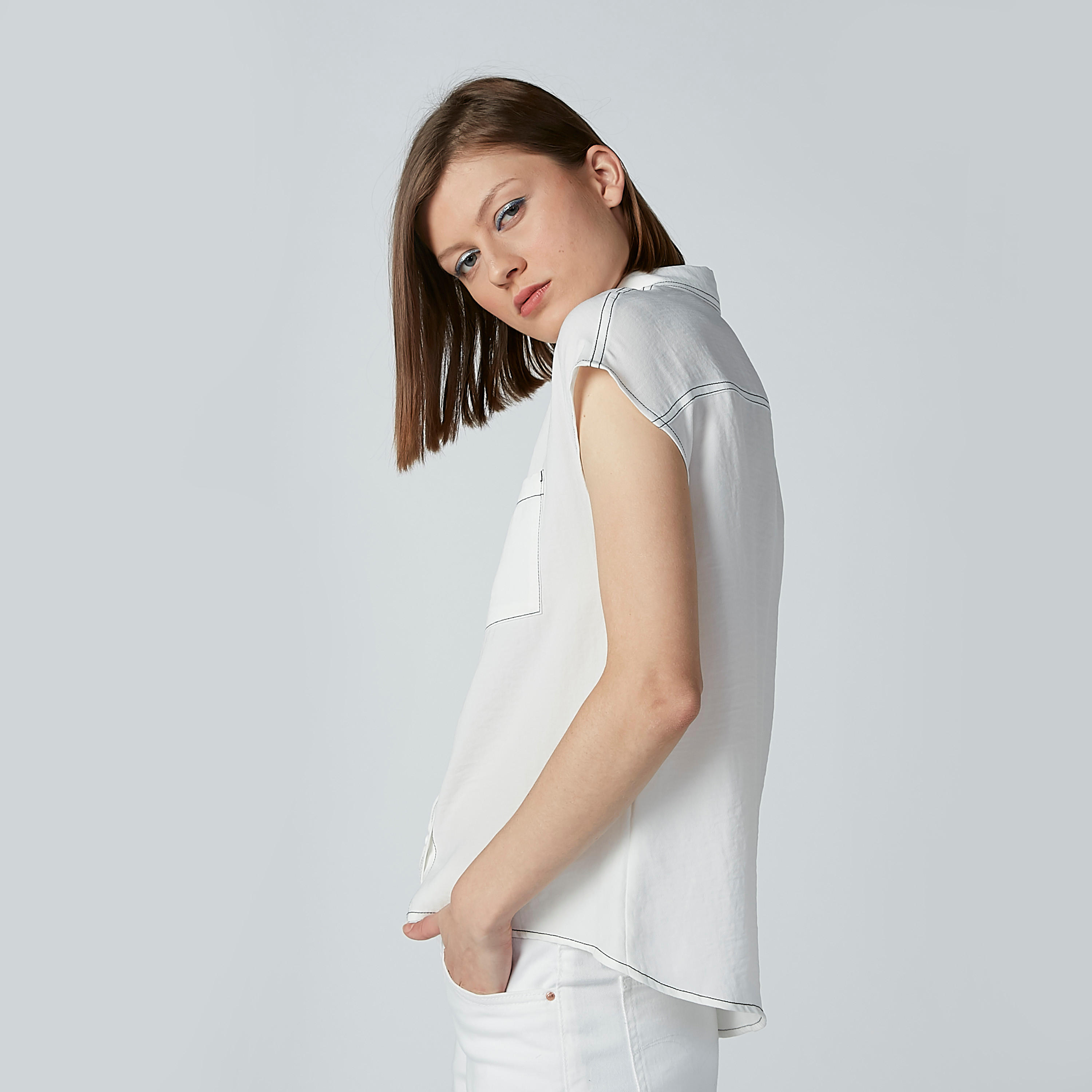 قميص سادة بأكمام كاب وجيب على الصدر-women-clothing-shirtsandblouses-blouses-image-4