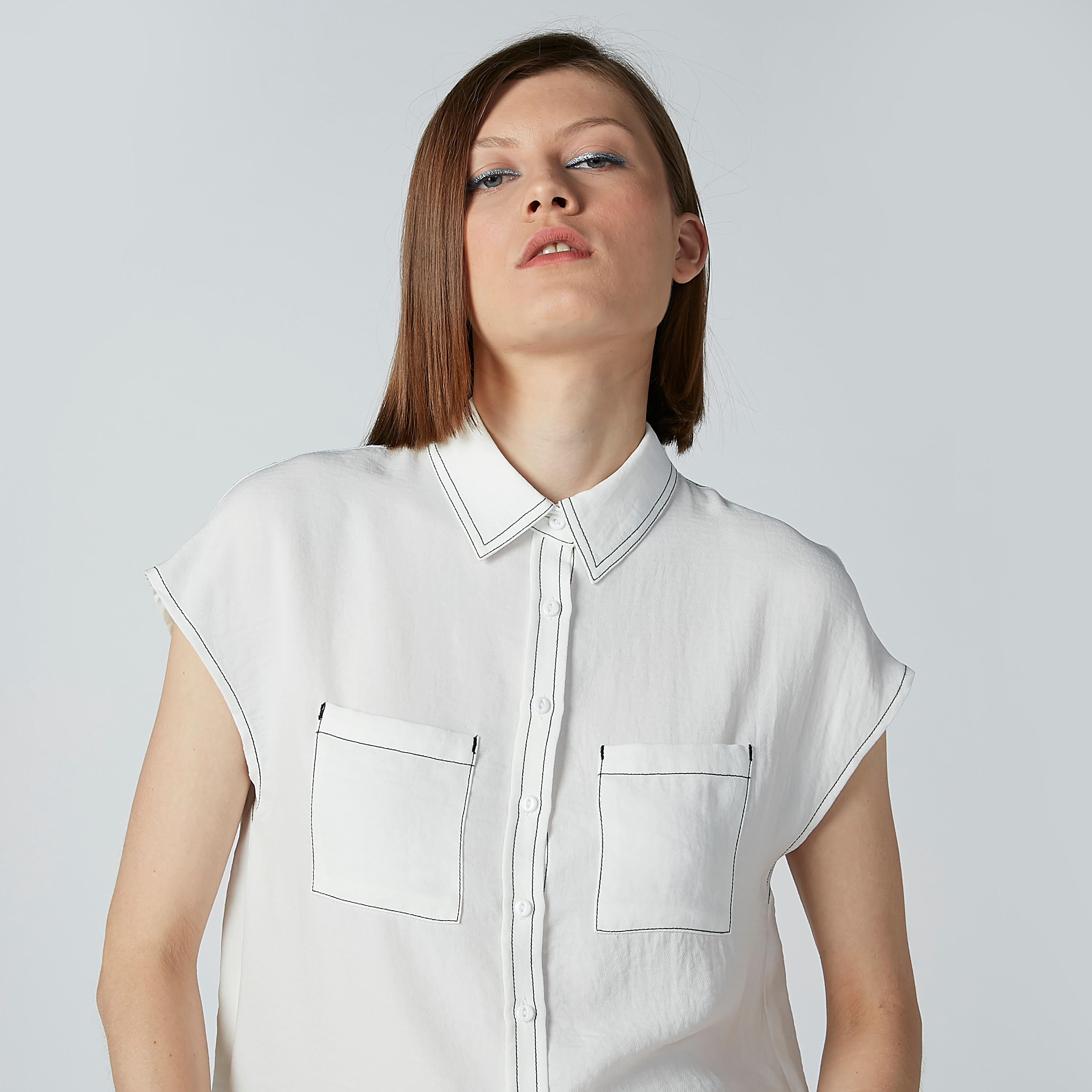 قميص سادة بأكمام كاب وجيب على الصدر-women-clothing-shirtsandblouses-blouses-image-3
