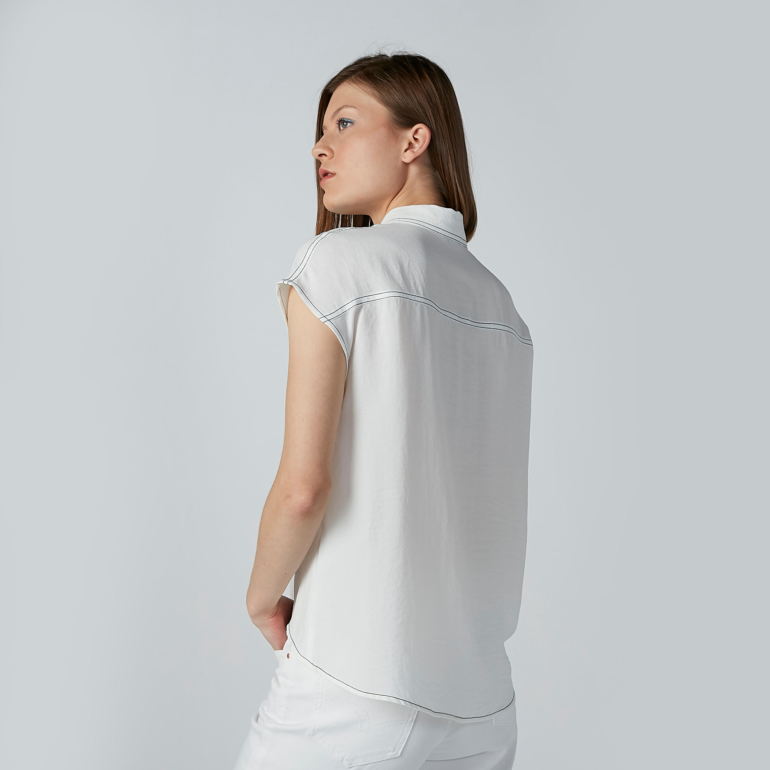 قميص سادة بأكمام كاب وجيب على الصدر-women-clothing-shirtsandblouses-blouses-image-2