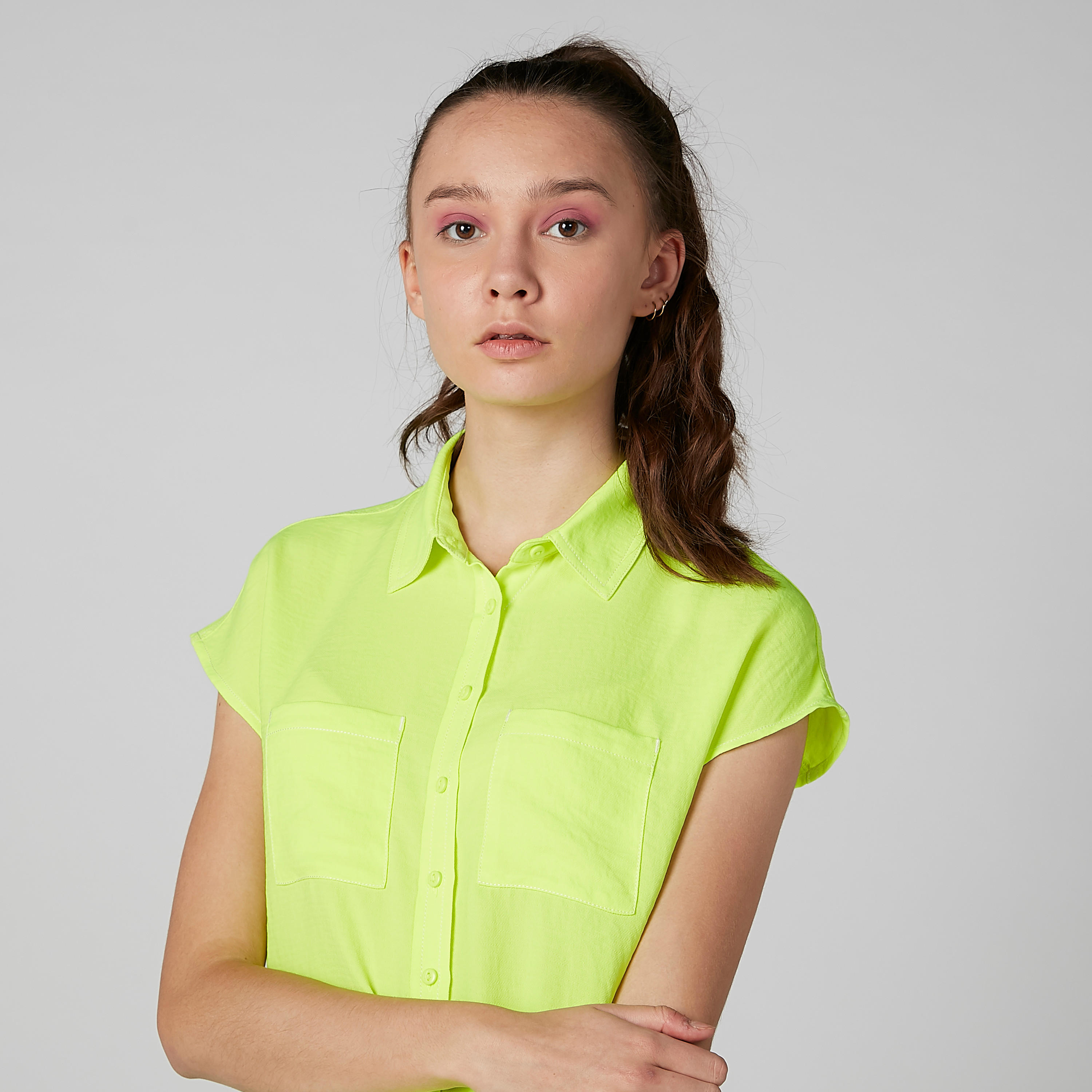 قميص سادة بأكمام كاب وجيب على الصدر-women-clothing-shirtsandblouses-blouses-image-3