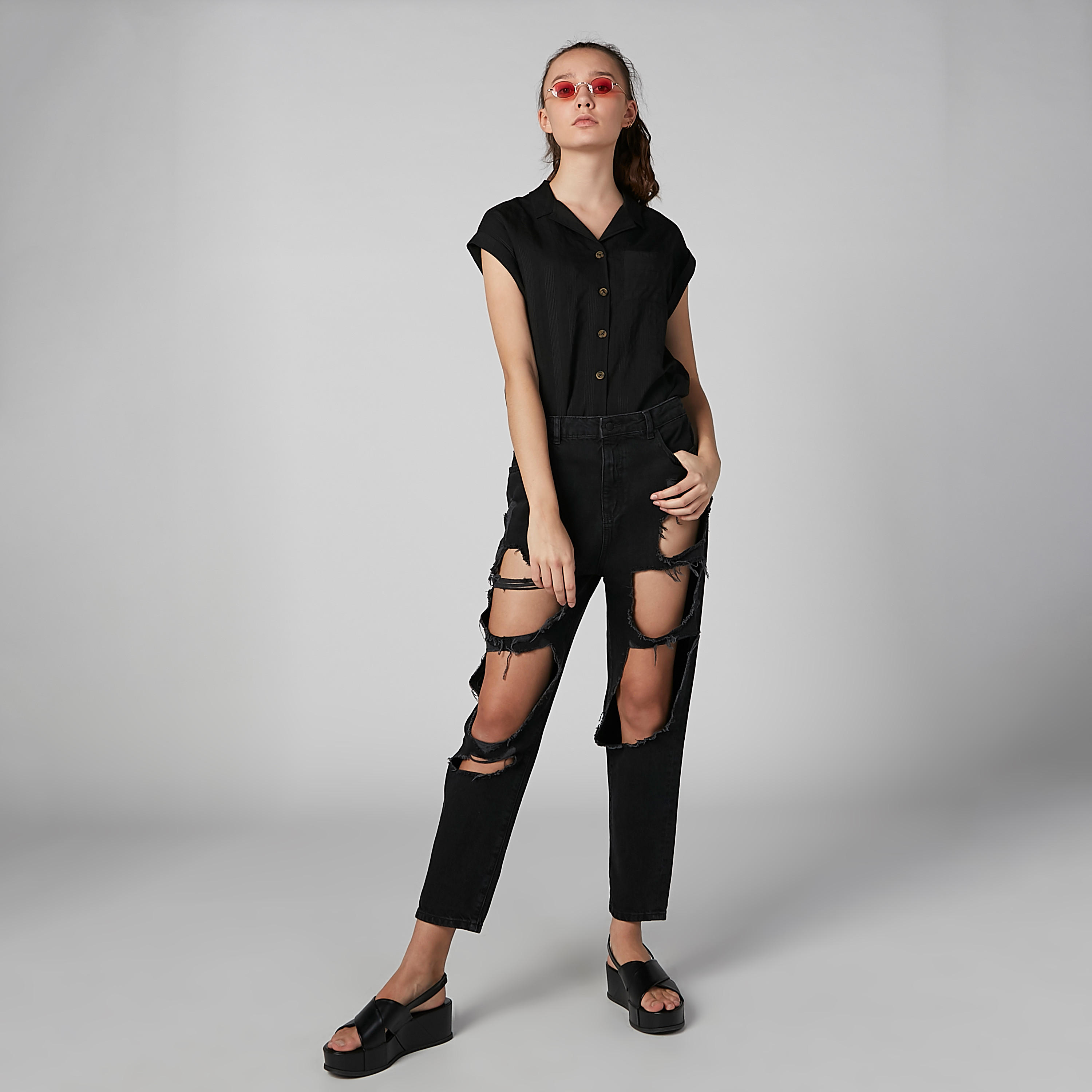 قميص مقلّم بياقة عادية وأكمام كاب-women-clothing-shirtsandblouses-shirts-image-2