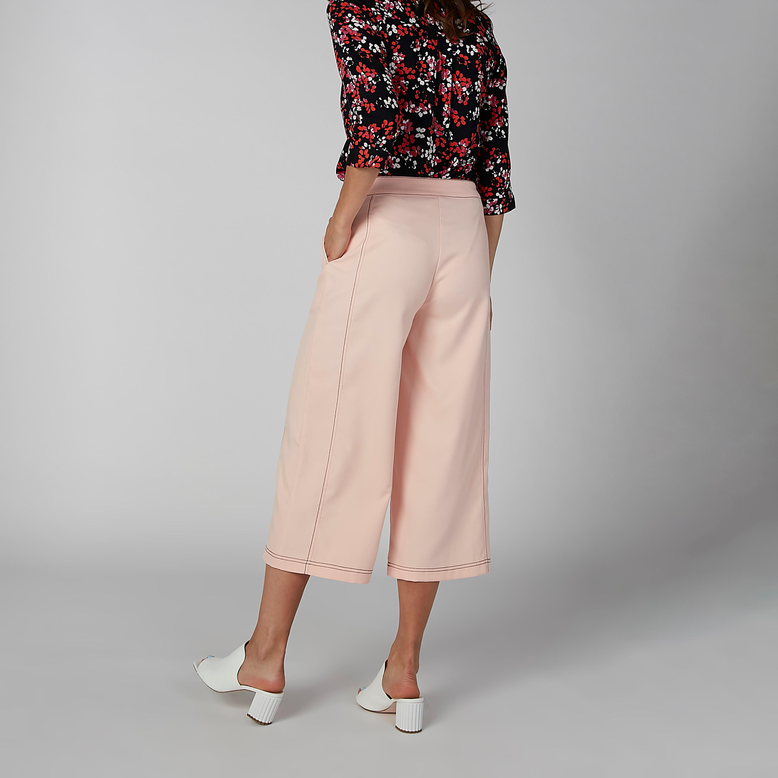 بنطال واسع الساقين سادة بخصر متوسط الارتفاع وجيوب وحلقات للحزام-women-clothing-bottoms-trousers-image-3