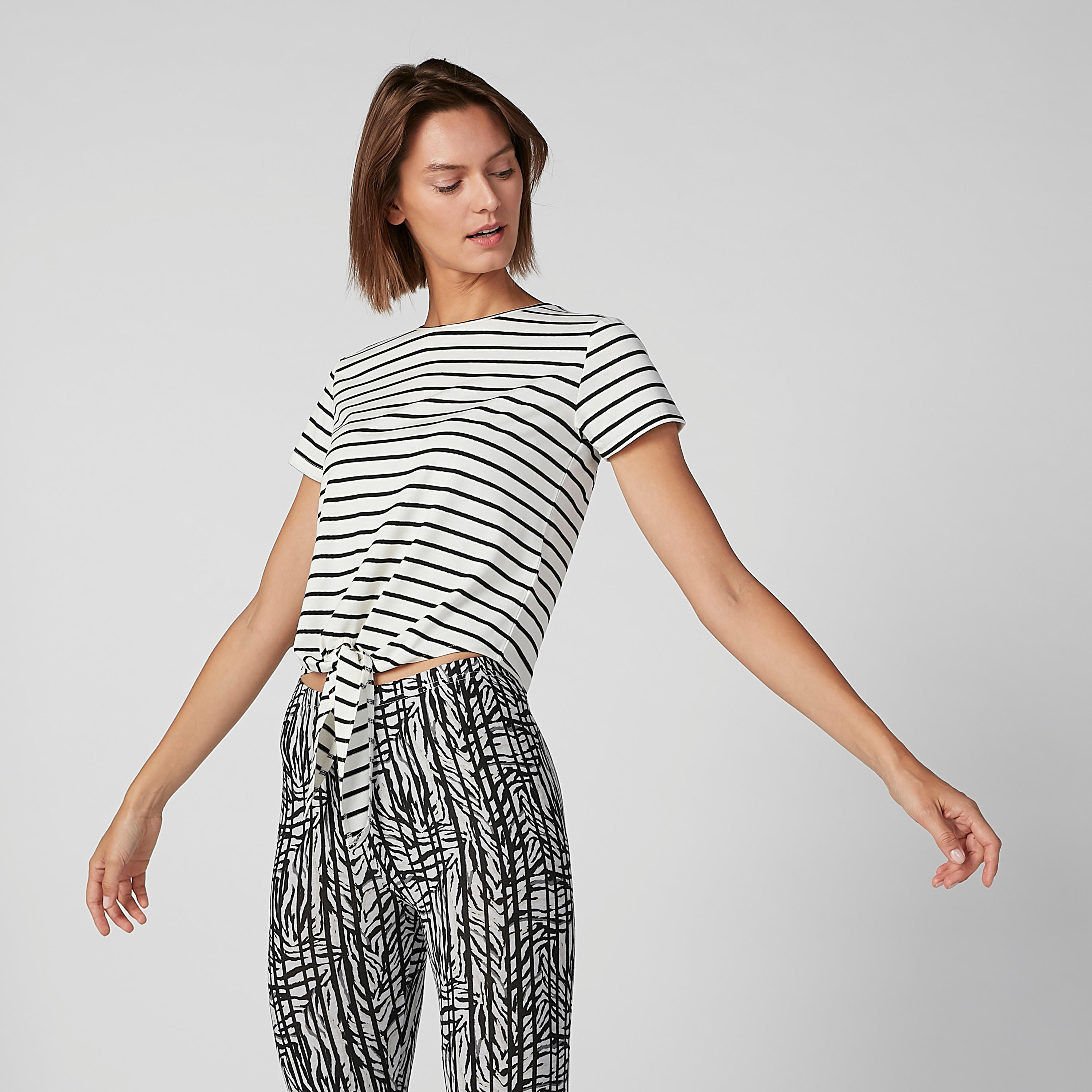 تيشيرت قصير مقلم بأكمام قصيرة وأربطة-women-clothing-tshirts-image-4