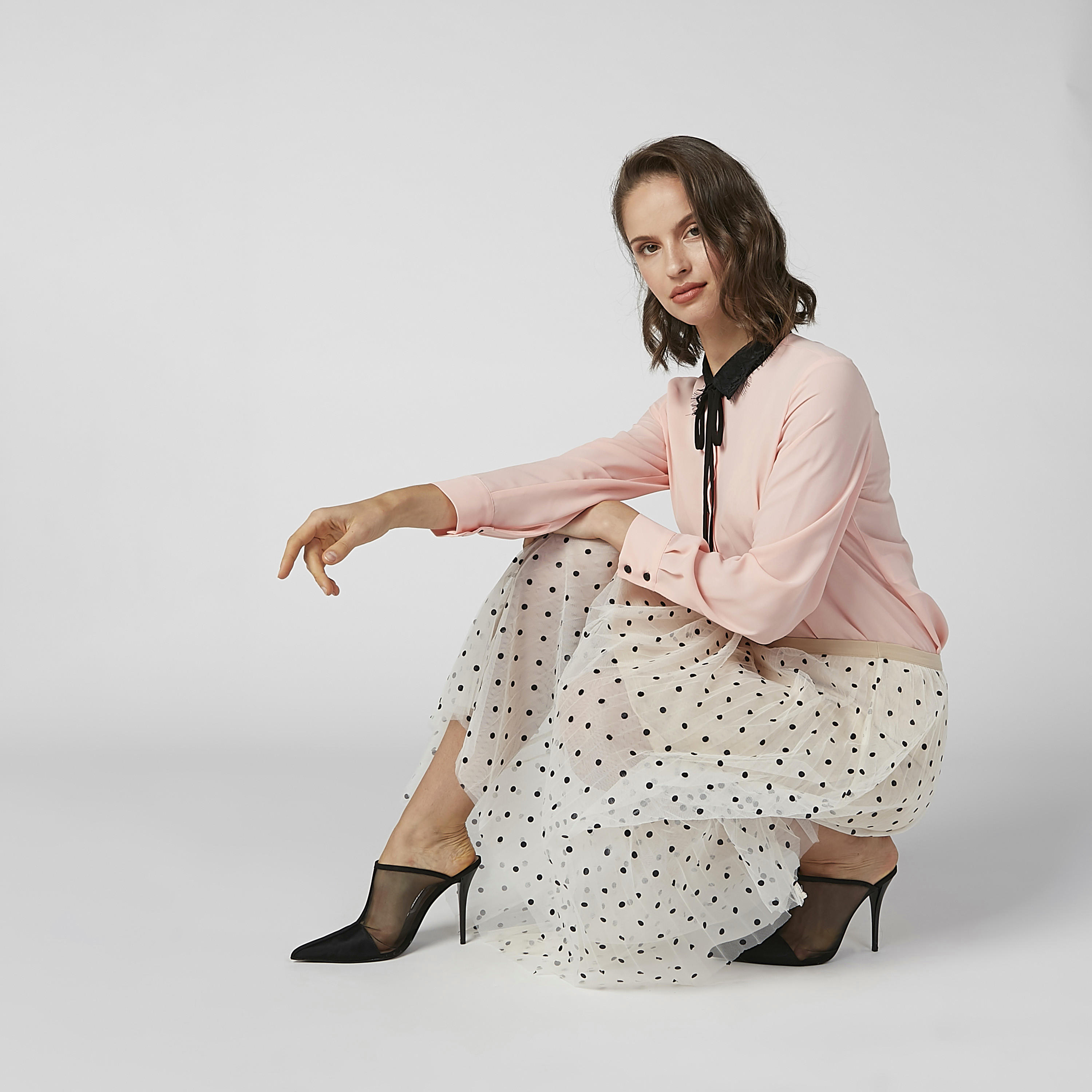 قميص سادة بأكمام طويلة وتفاصيل دانتيل-women-clothing-shirtsandblouses-shirts-image-1