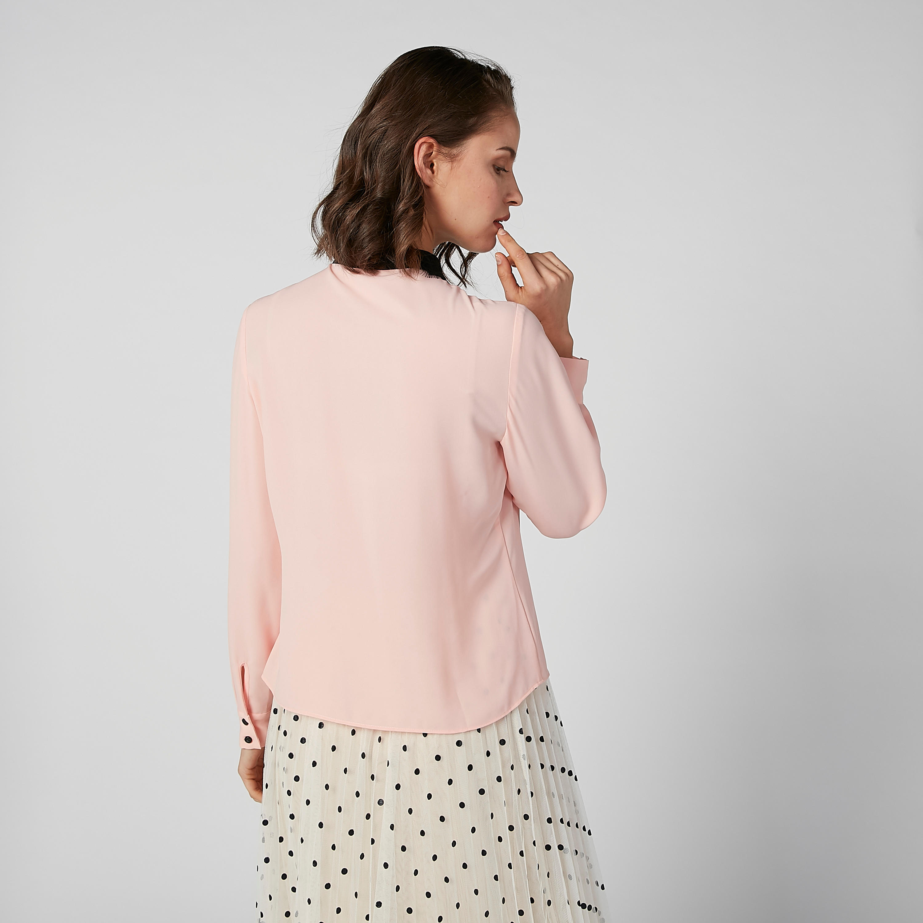 قميص سادة بأكمام طويلة وتفاصيل دانتيل-women-clothing-shirtsandblouses-shirts-image-3
